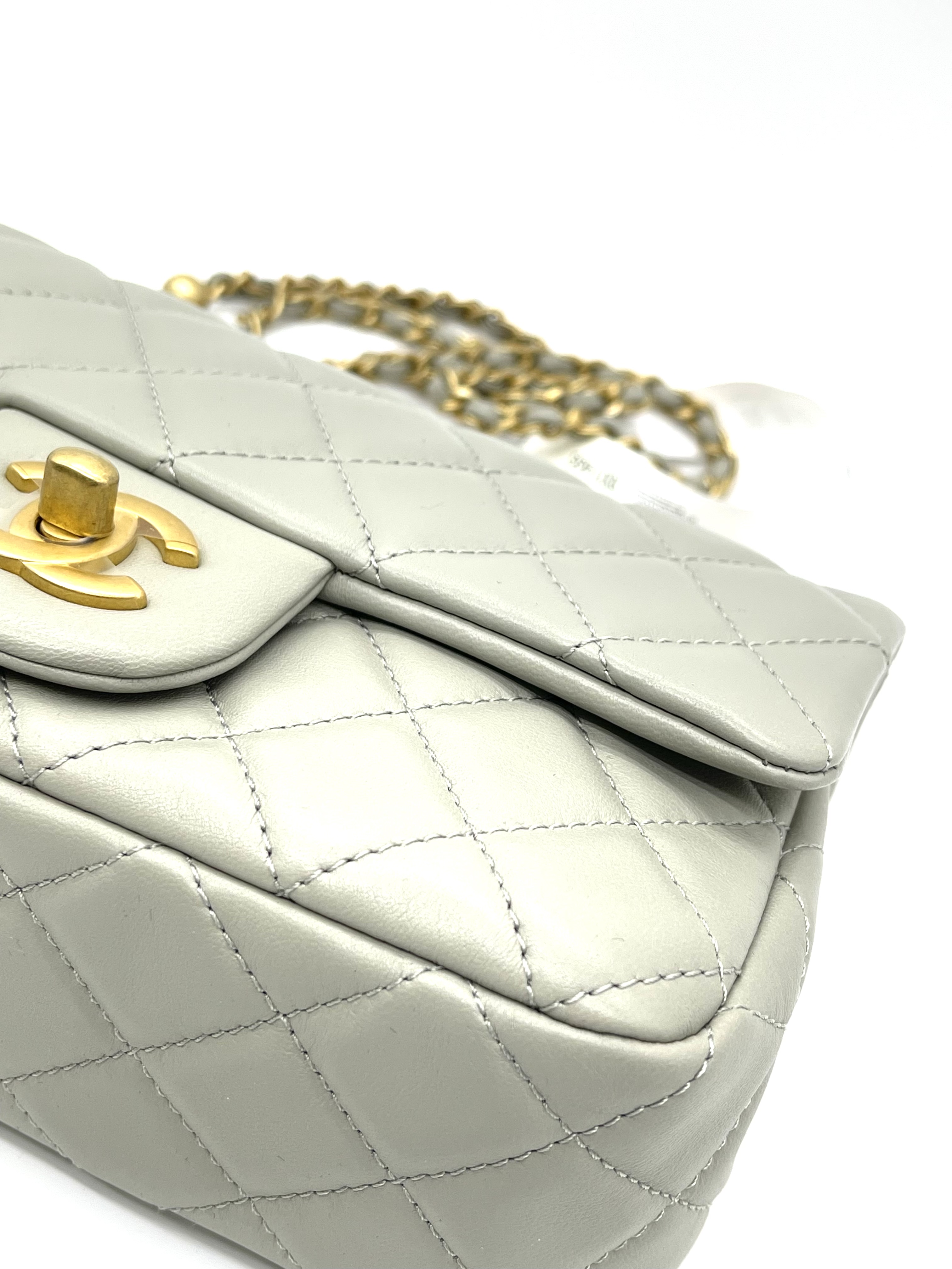 Pre-owned Chanel Mini Square Flap Bag / Product Code: 26032305