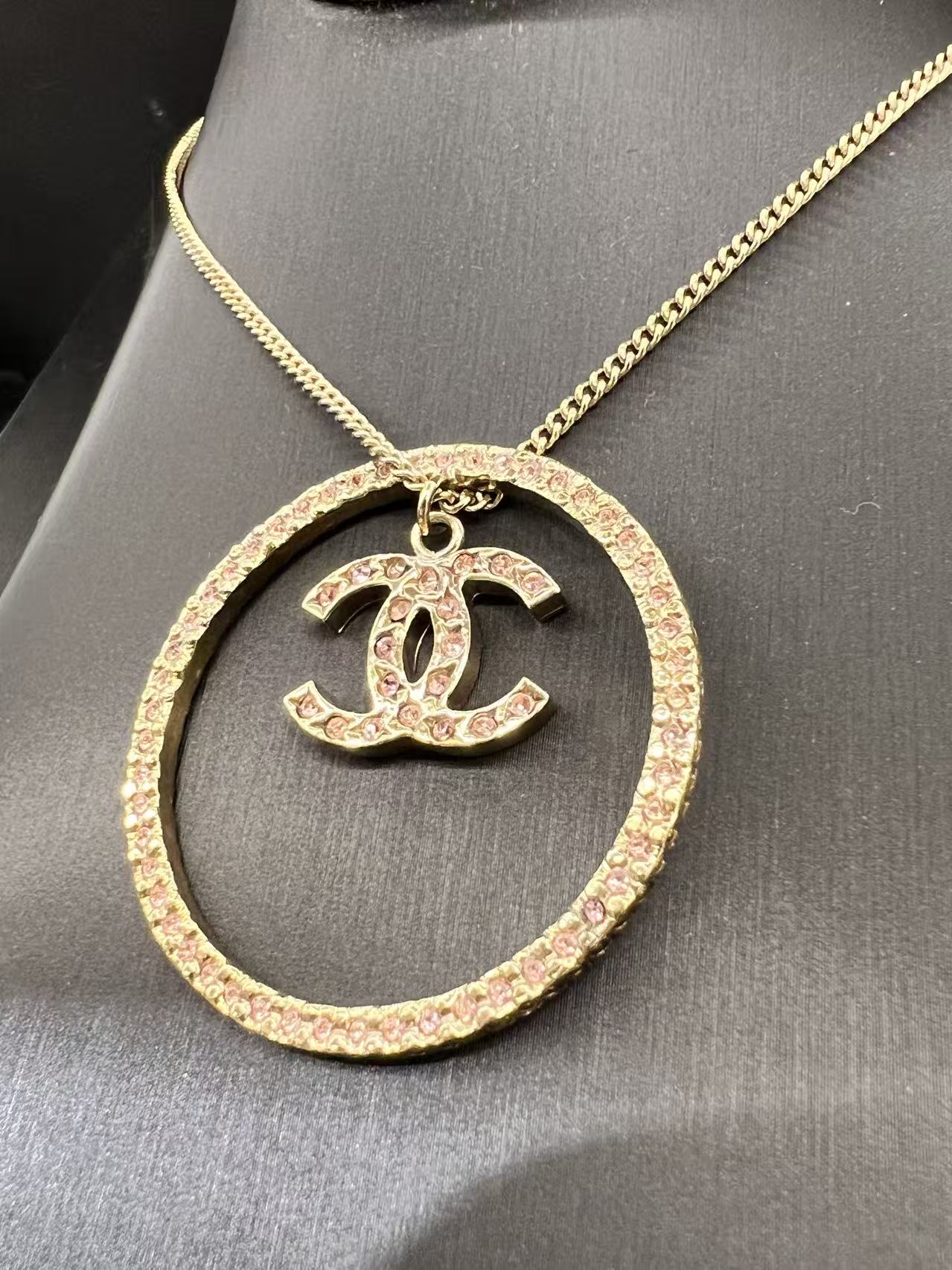 Chanel 粉紅滿鑽CC項鍊