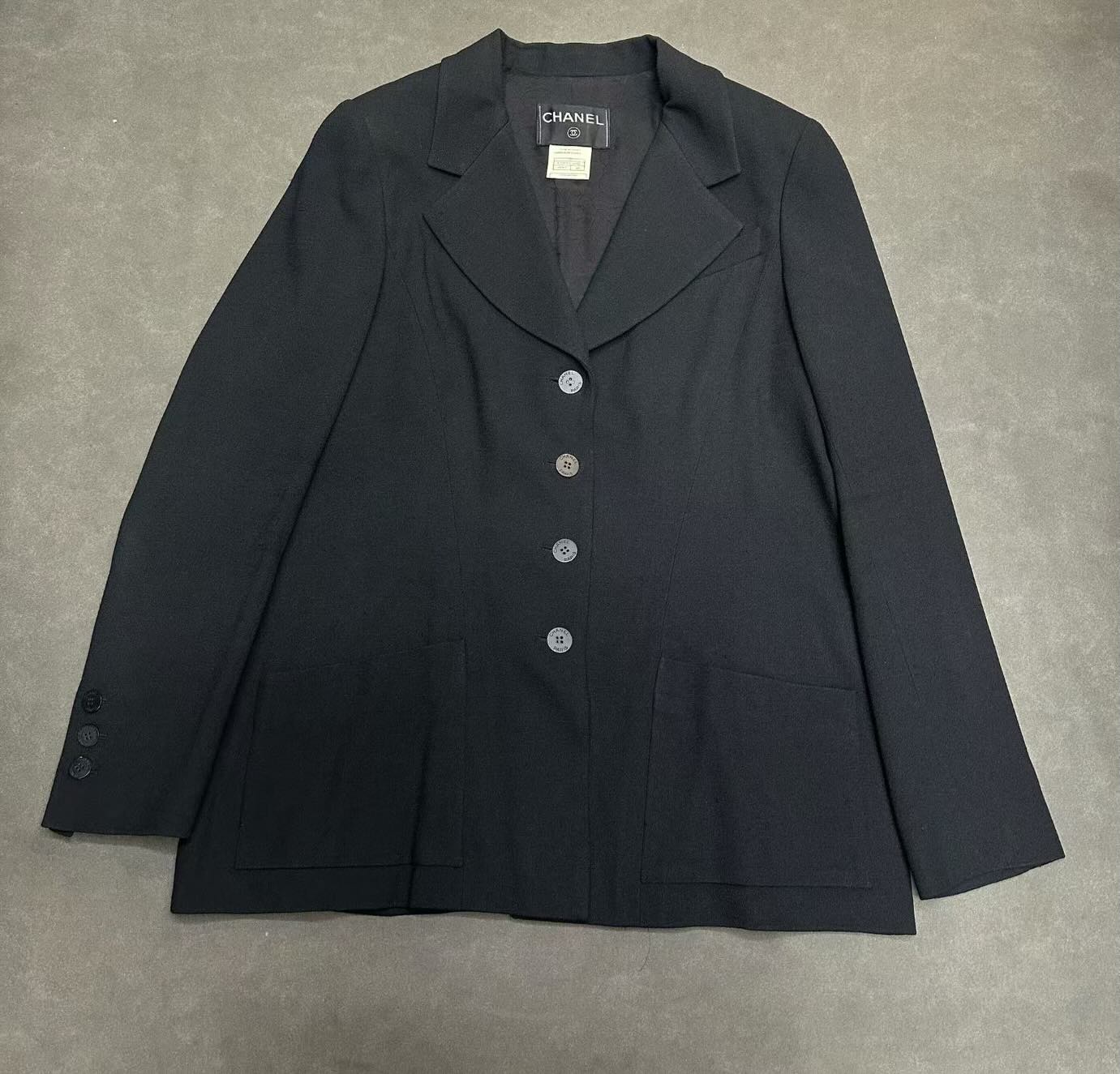 Chanel blazer jacket size 44 95新 特價HKD 6000 長73cm 胸51cm