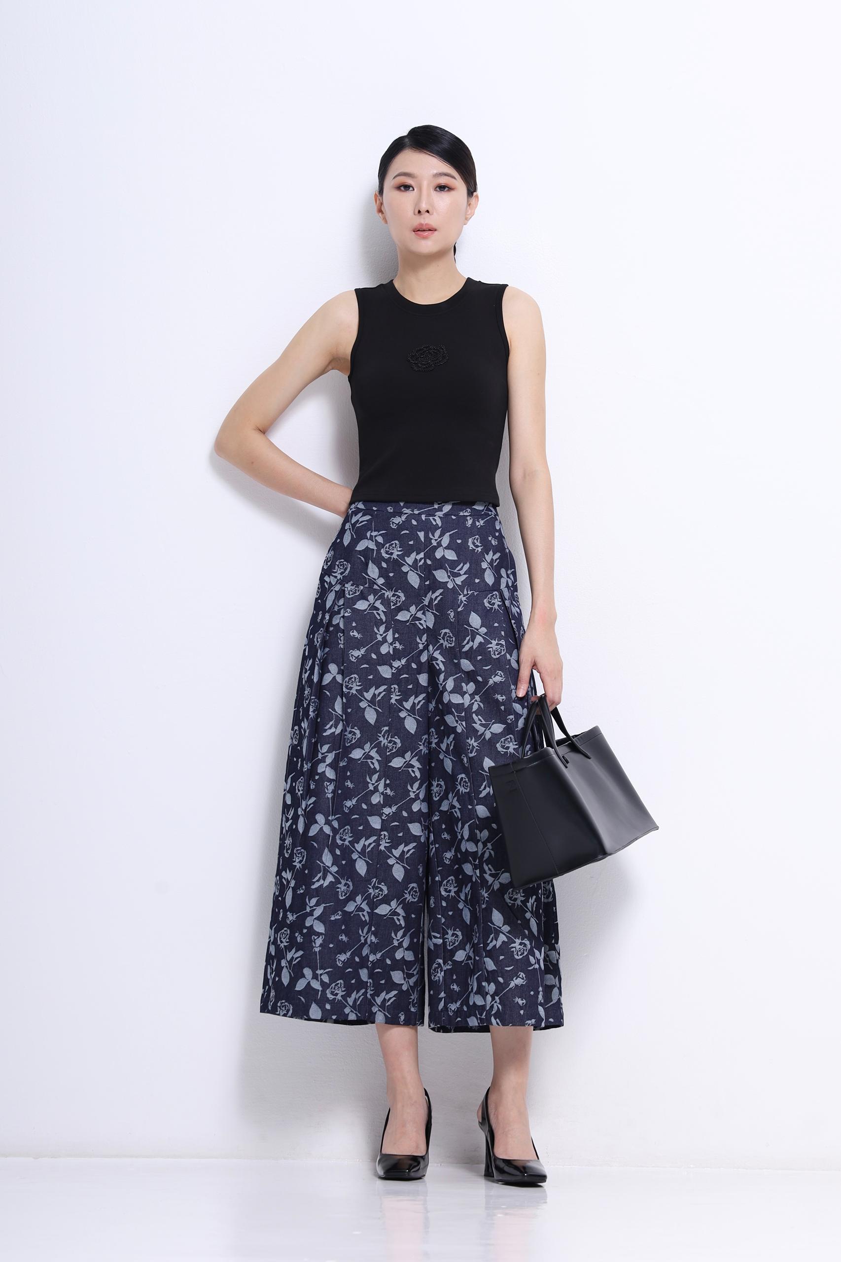 CB2699 Rosette Muse Crop Top