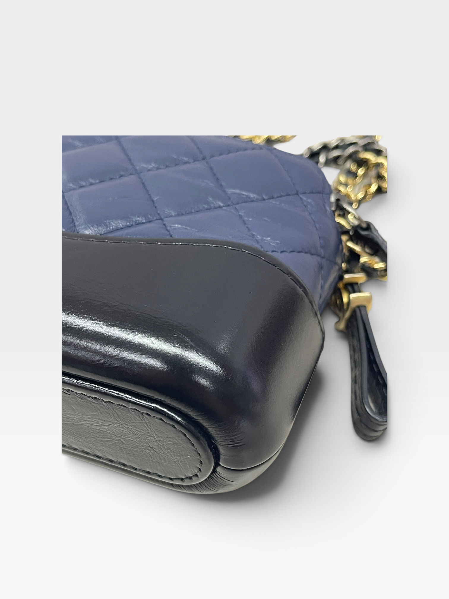 Pre-Owned CHANEL Mini Hobo Bag / Product Code: 090301
