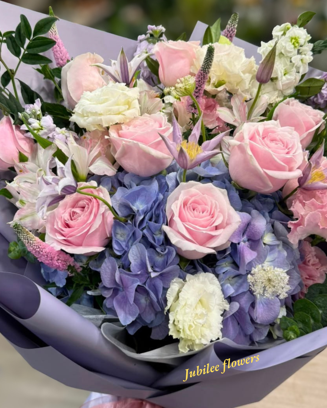 紫繡球 · 粉玫瑰 · 百合混搭花束
