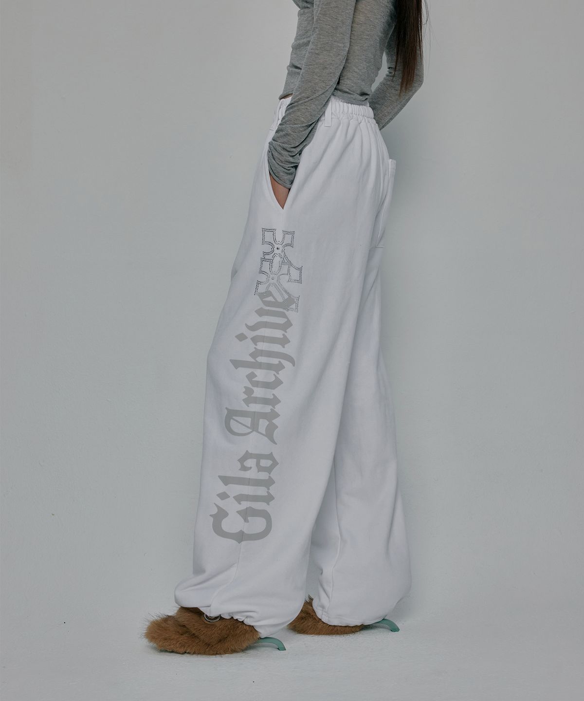 🇰🇷訂購｜Gila Archive｜SIDE CROSS LOGO SWEATPANTS 4色 