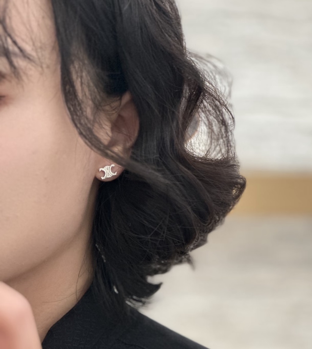 限時優惠✨訂貨📮Celine Triomphe logo耳環