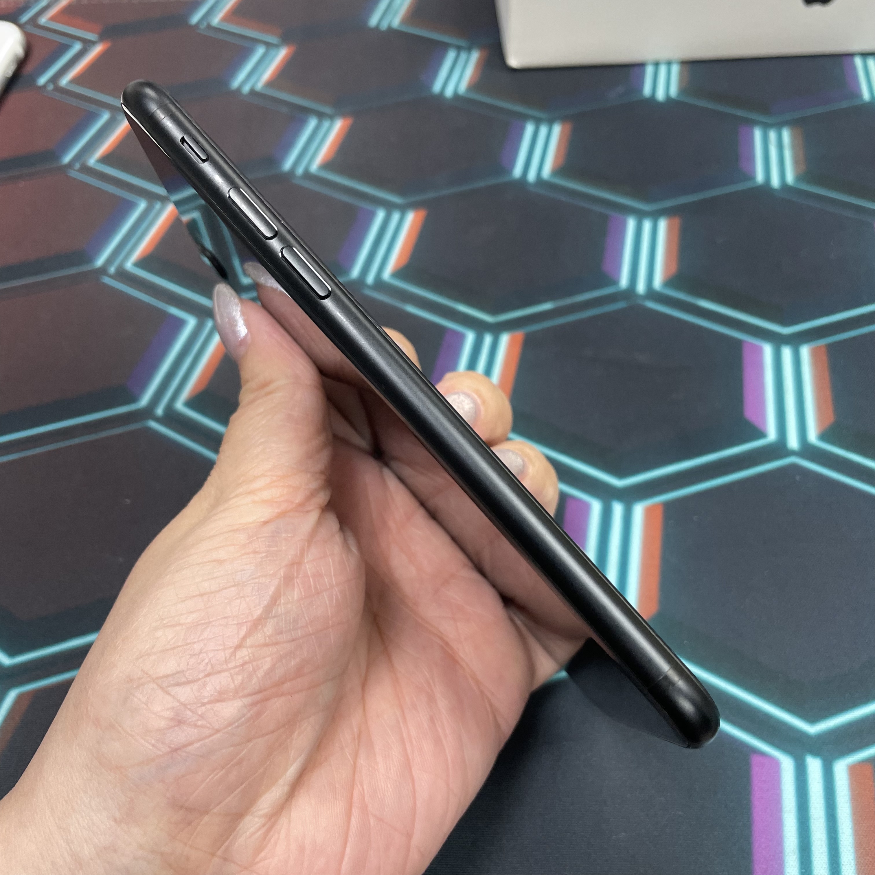 *7016 SE 2 勁靚機 128GB 電73 黑色 black