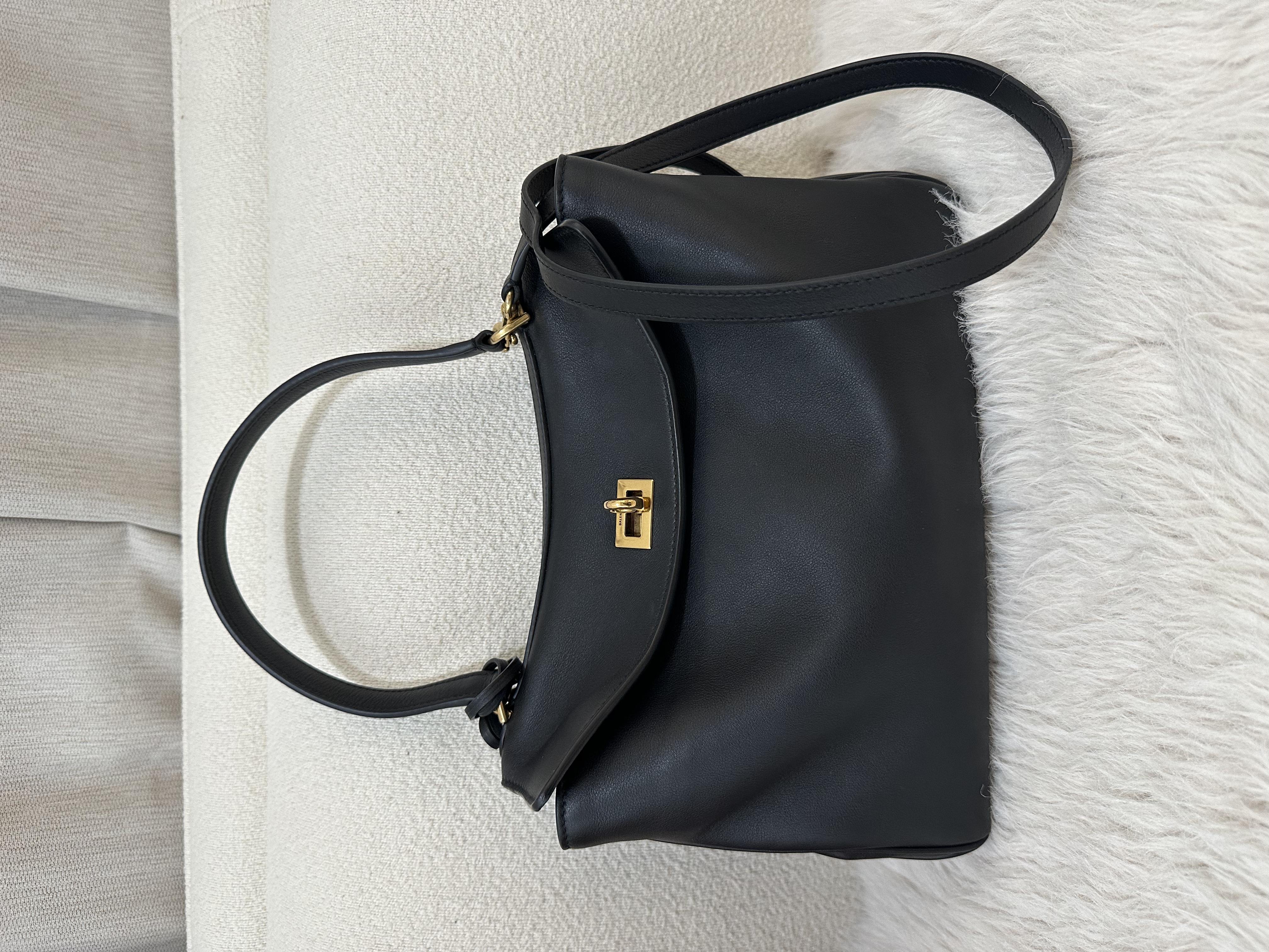 Pre-owned Balenciaga Rodeo / 26NY24