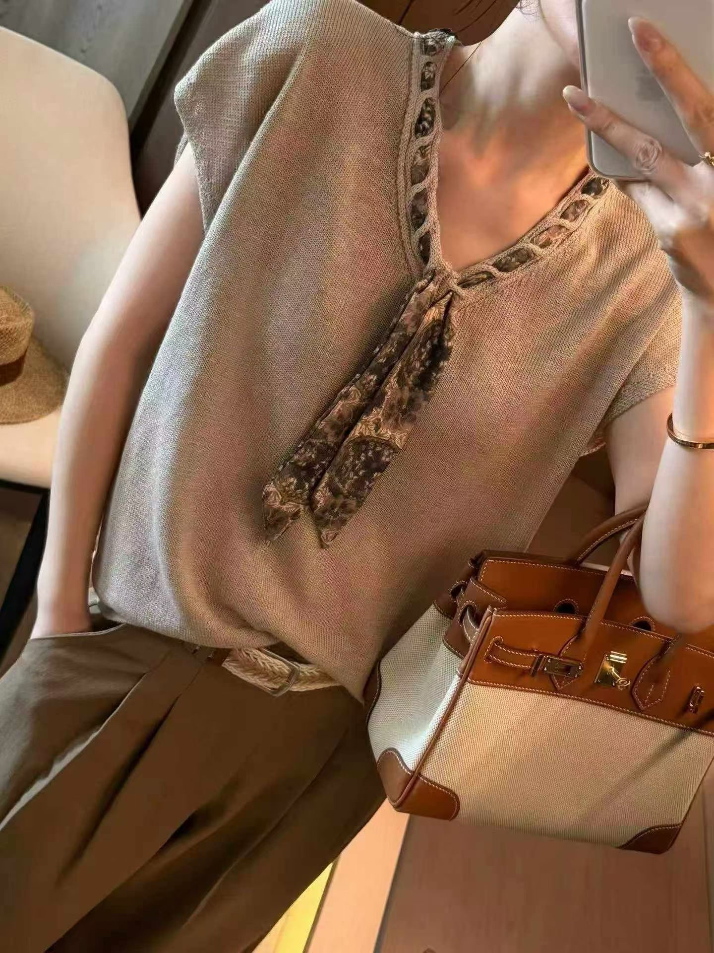 时髦针织上衣Chic Knit Top with Scarf 