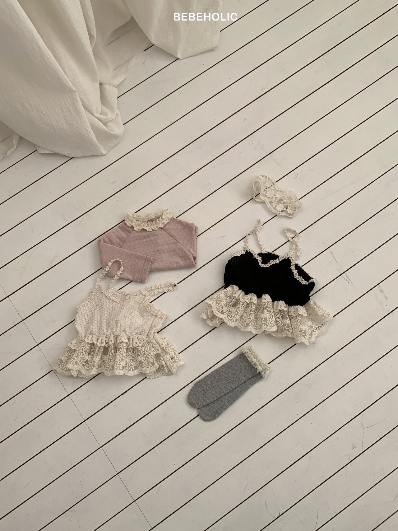 🌸預訂 韓國直送🌸🇰🇷BEBEHOLIC兩色標籤蕾絲花邊吊帶胸衣