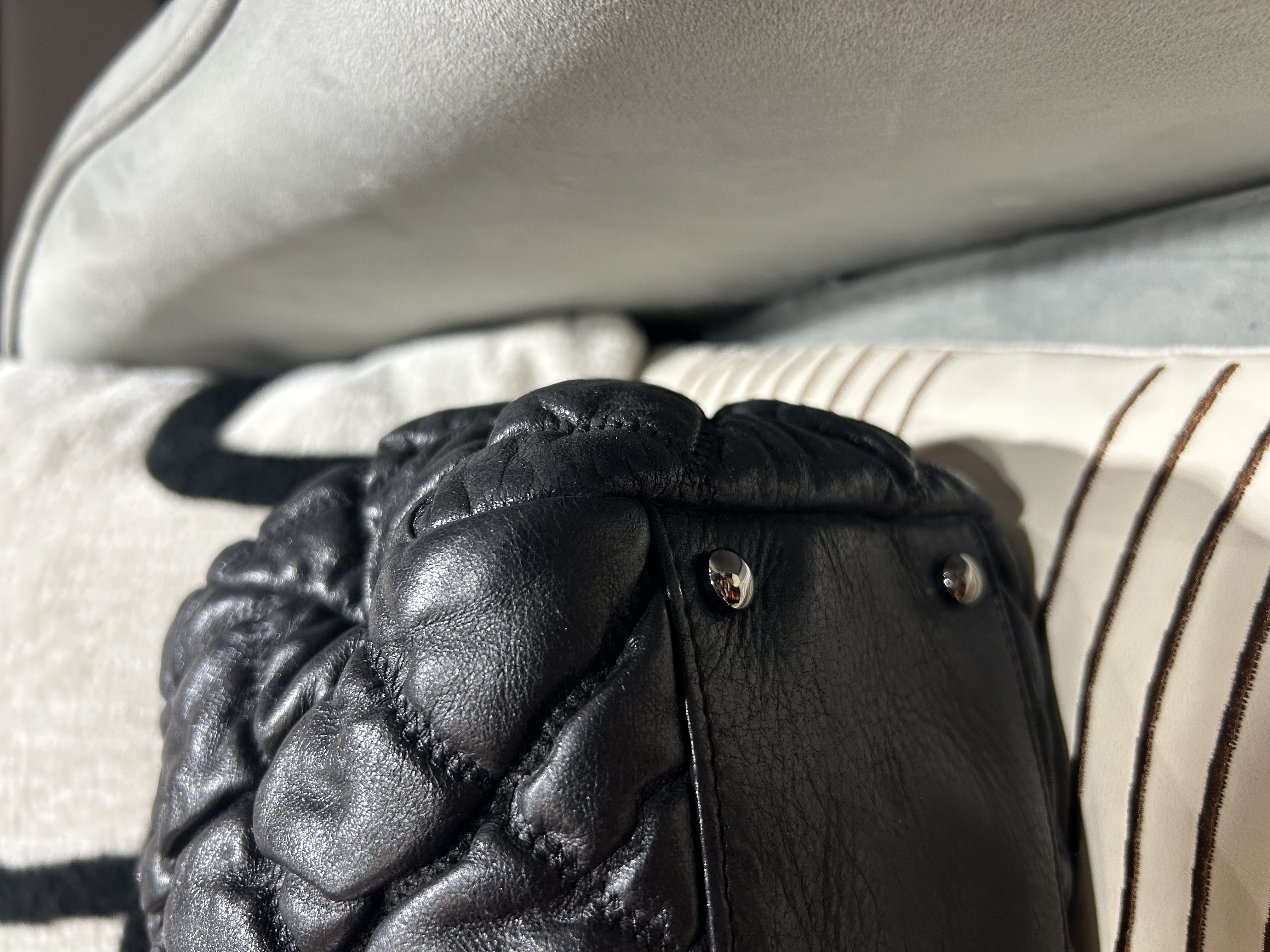 Chanel Calfskin Bubble Shoulder Bag Black 100%Authentic, 90%New ☑️12Card☑️Dust bag