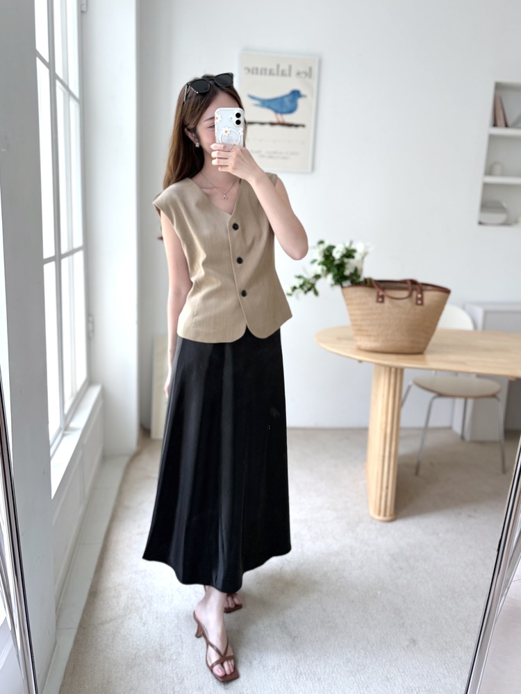 Satin Structured Skirt (Black)