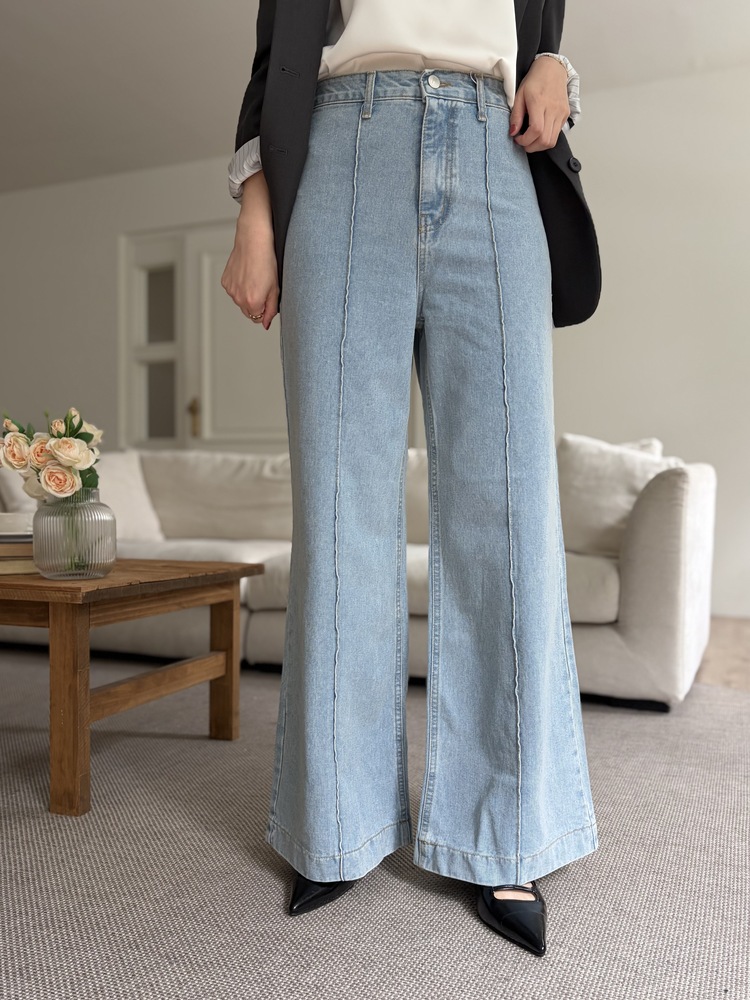 The Seamline Wide-Leg Jeans
