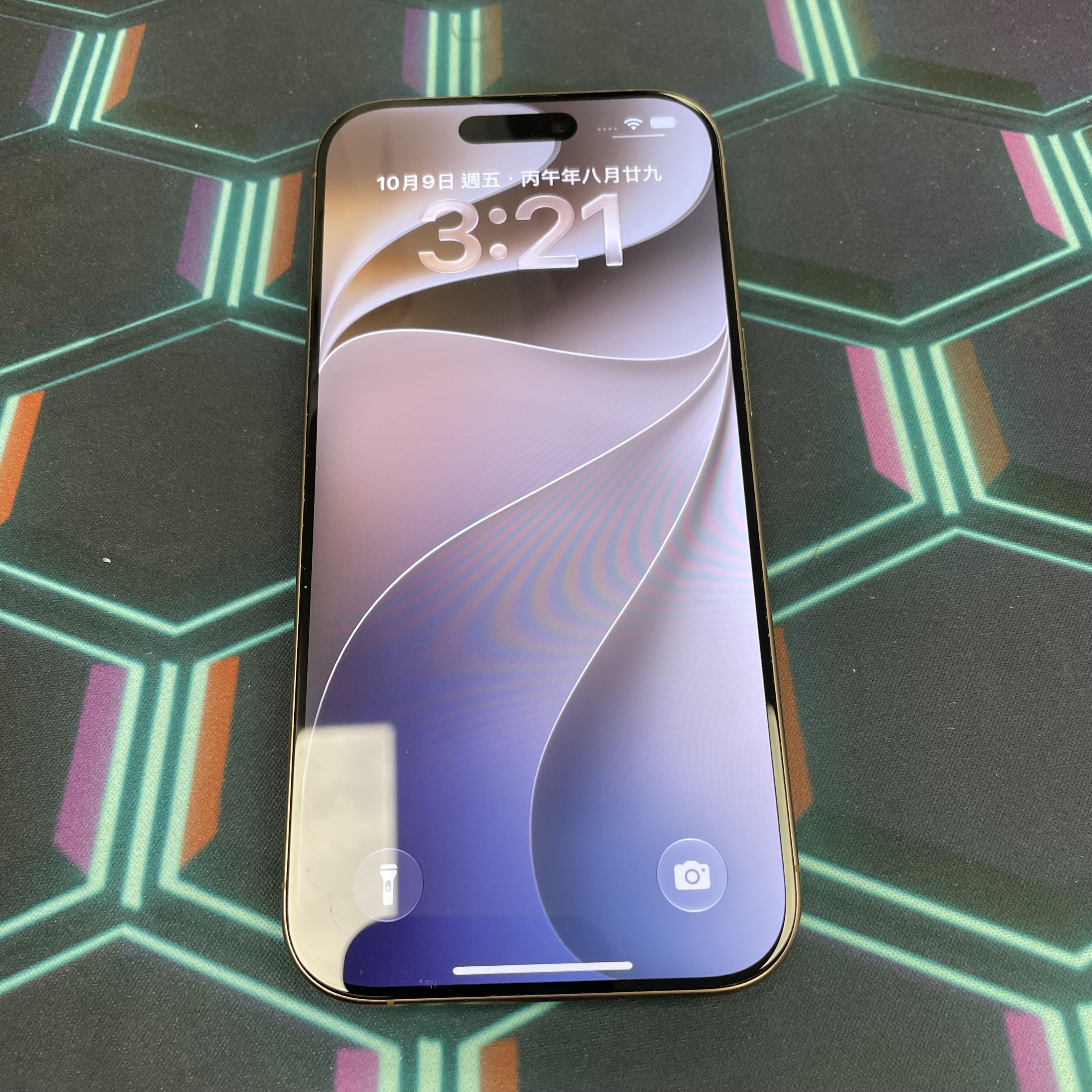 *8182 16 pro 勁靚機 1TB 電93 沙色 gold