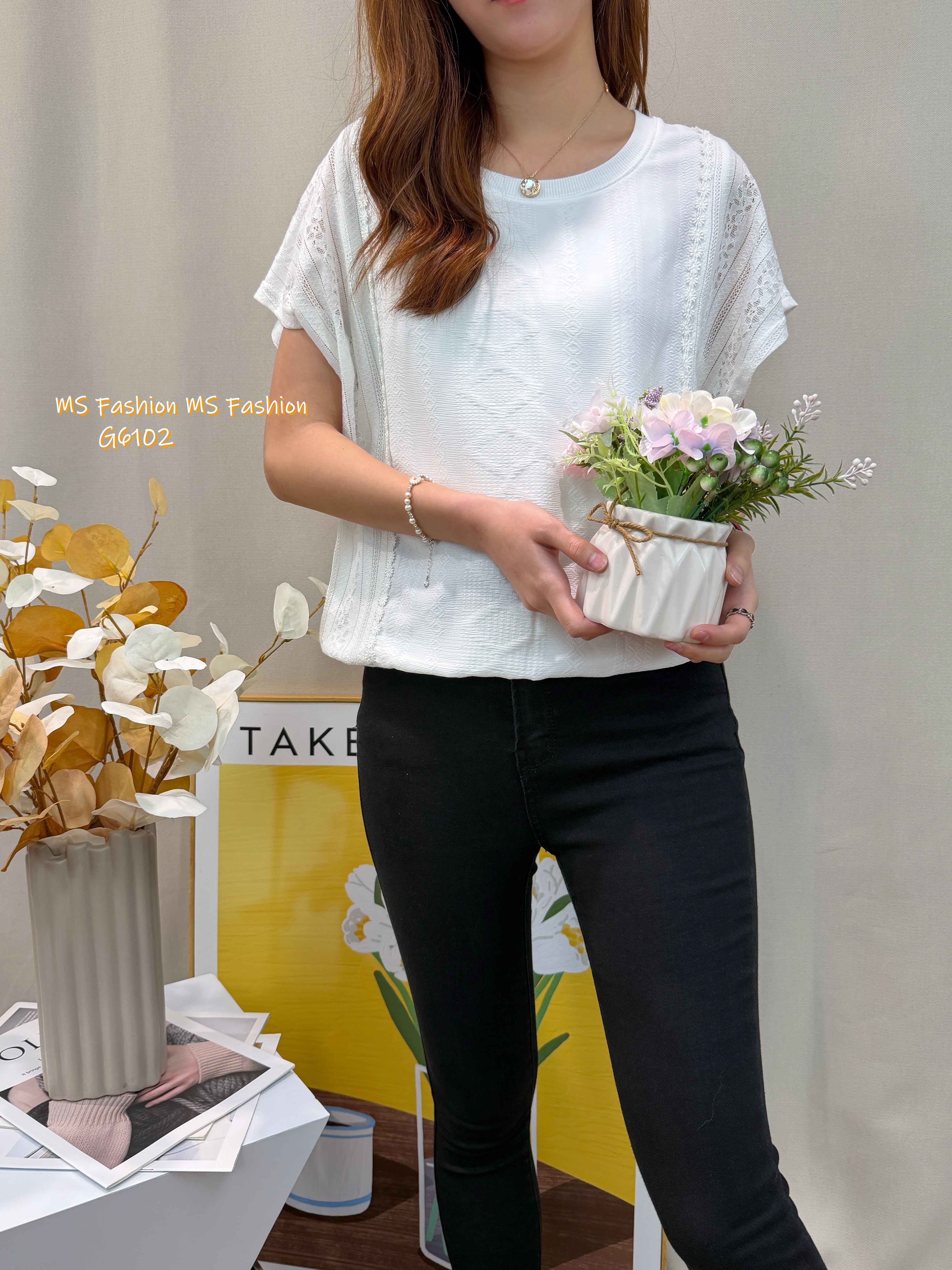 G6102 韓國🇰🇷暗紋淨色通花top