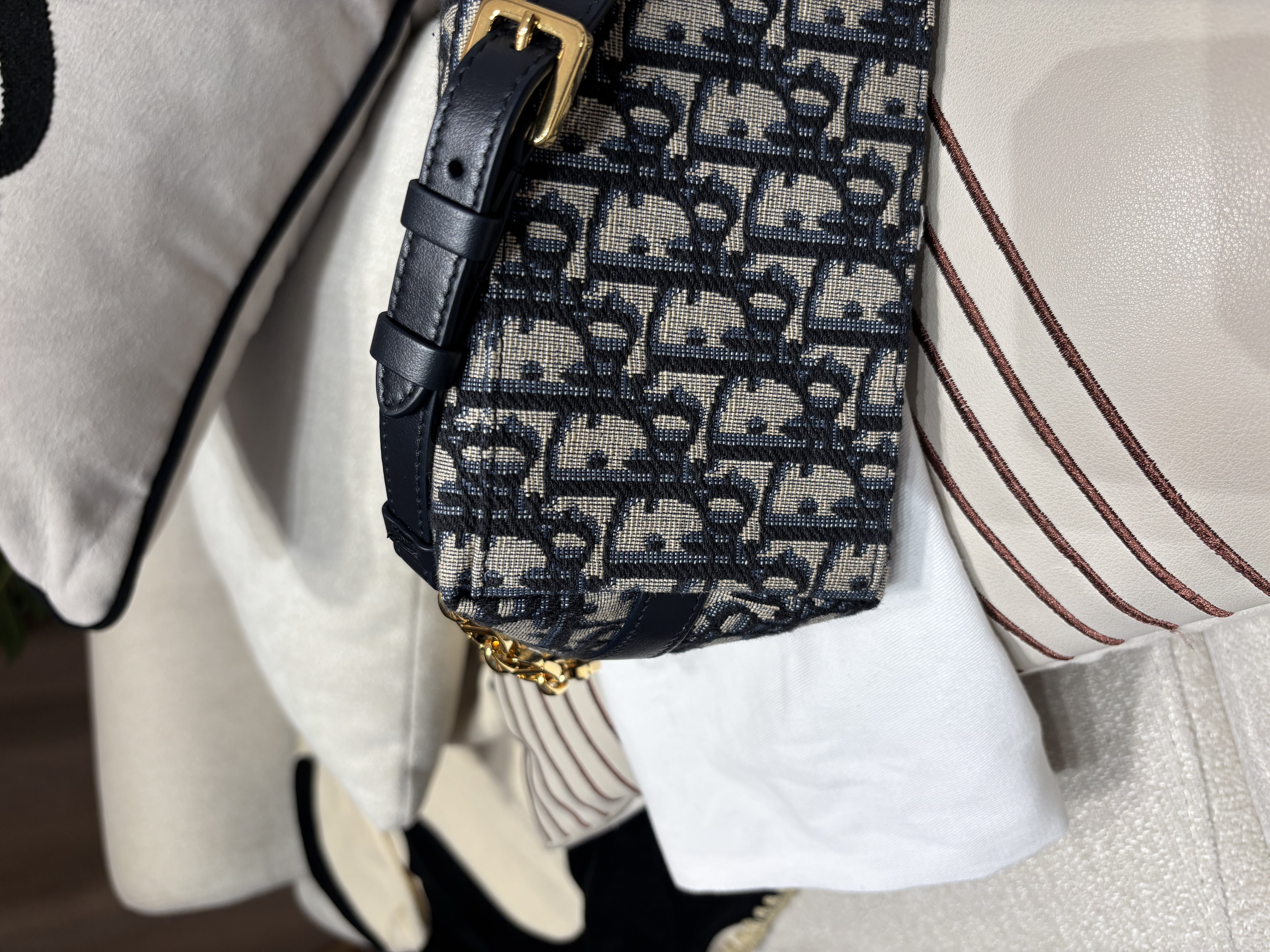 未使用品 Dior pouch Hobo Bag 100%Authentic, Unused 未使用品 ✅專門店收據✅Dust bag✅Box