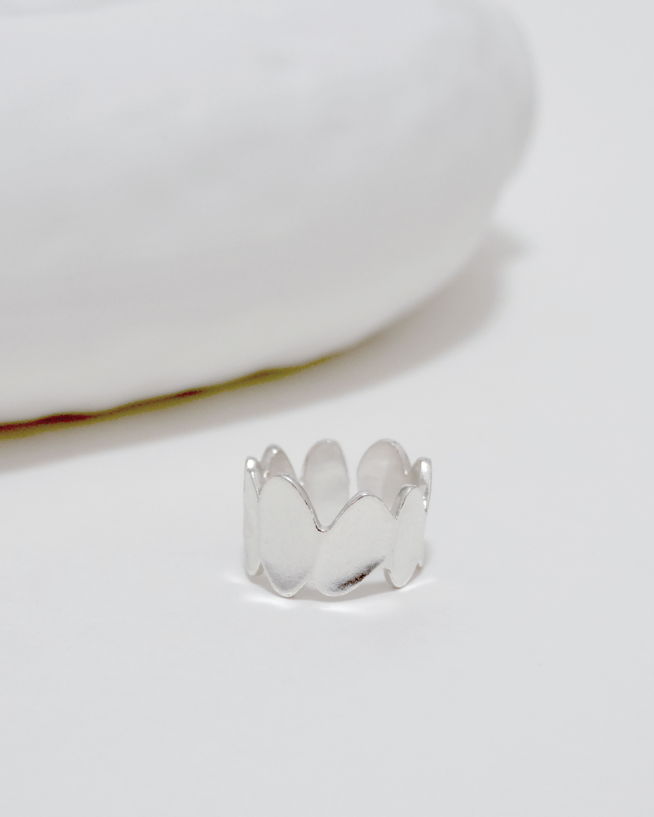 Eggshell Curve Ring 