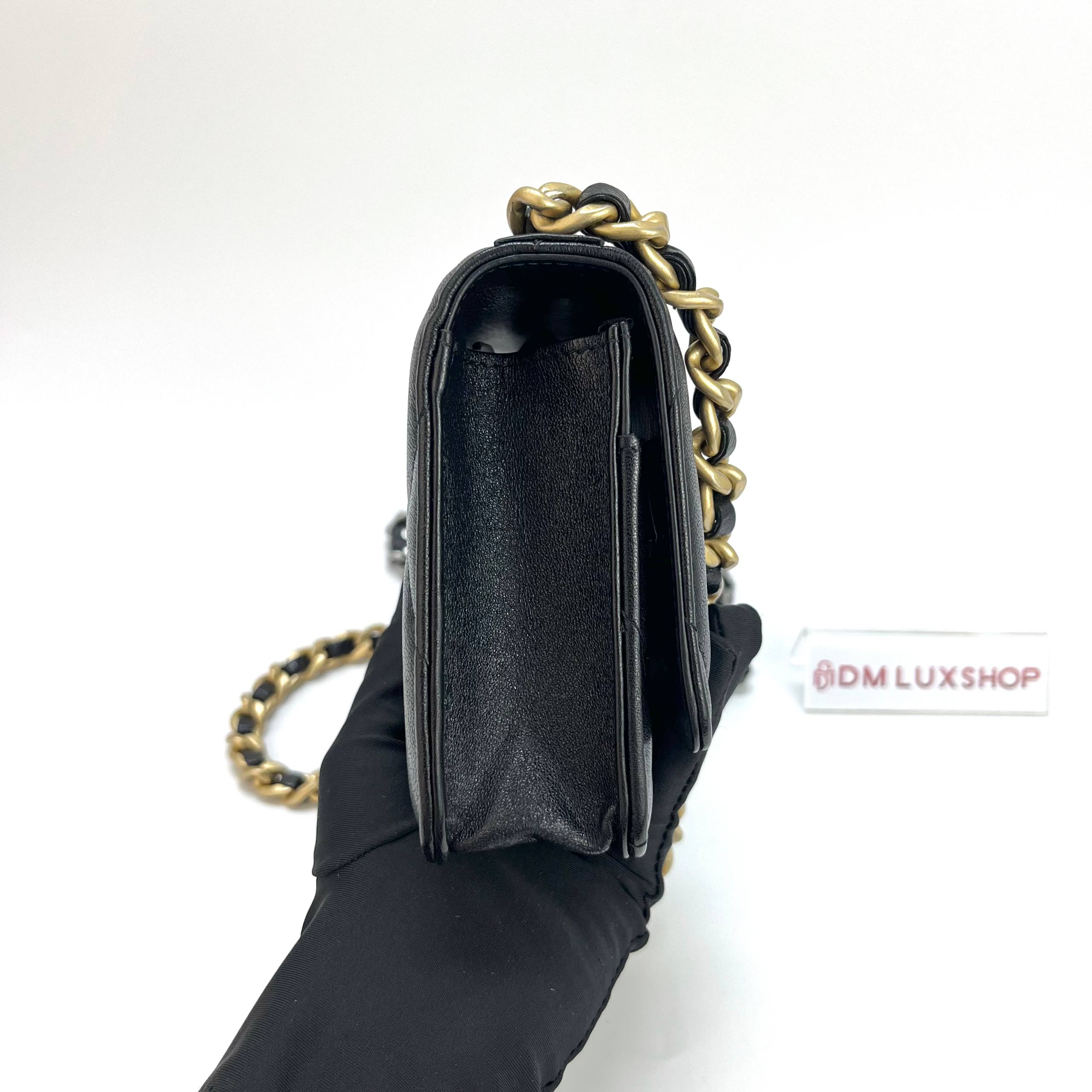 Chanel 19 WOC Black Goatskin (Series 29, Y: 2019)