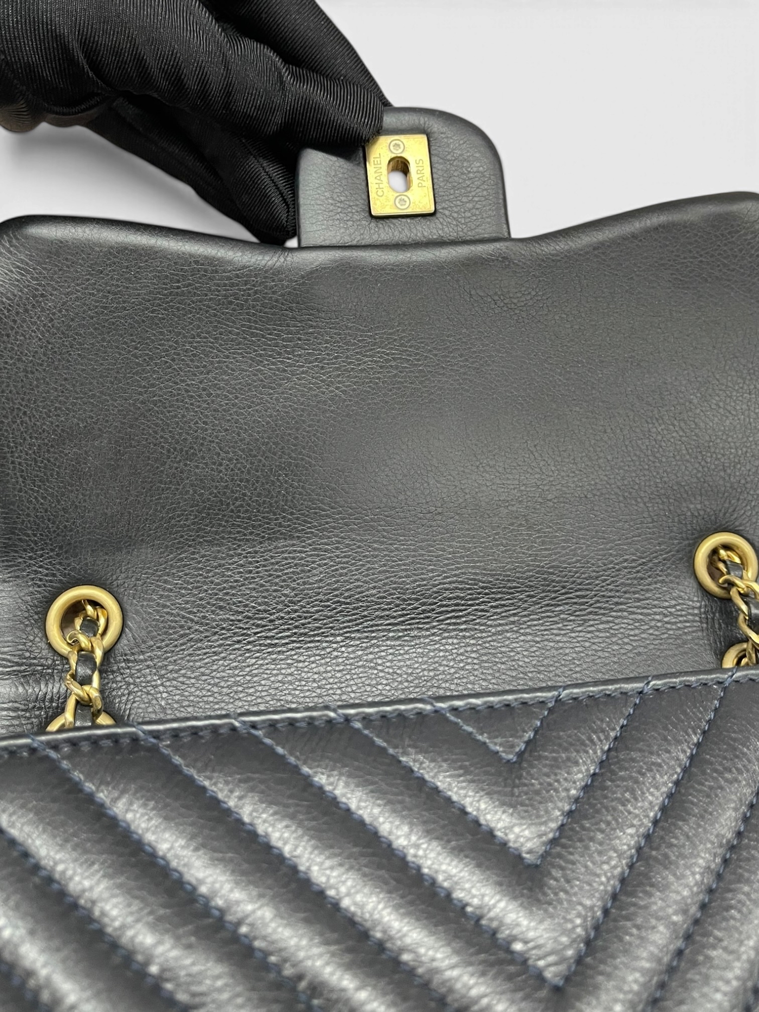 Pre-Owned Chanel Rock the Corner Chevron / Product Code: 101702