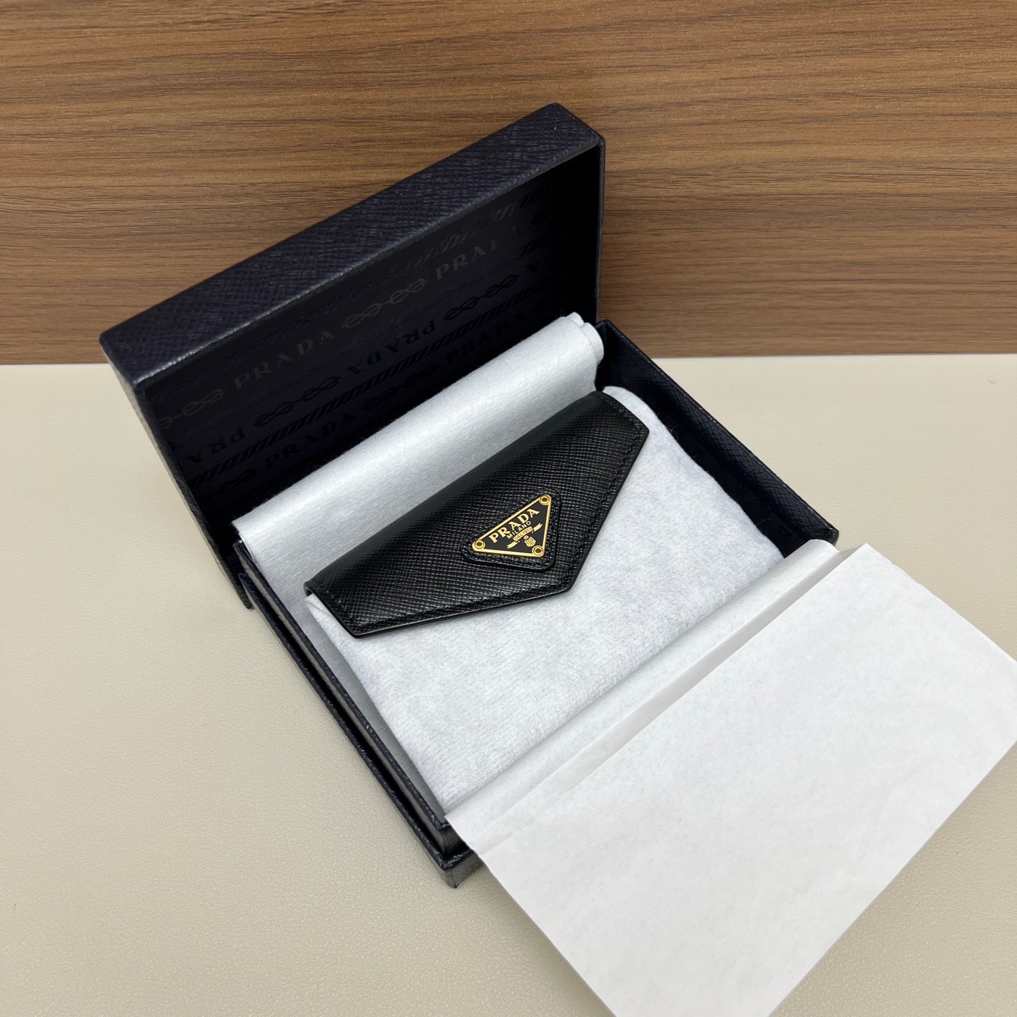 【預訂貨品】Prada 十字紋牛皮卡包