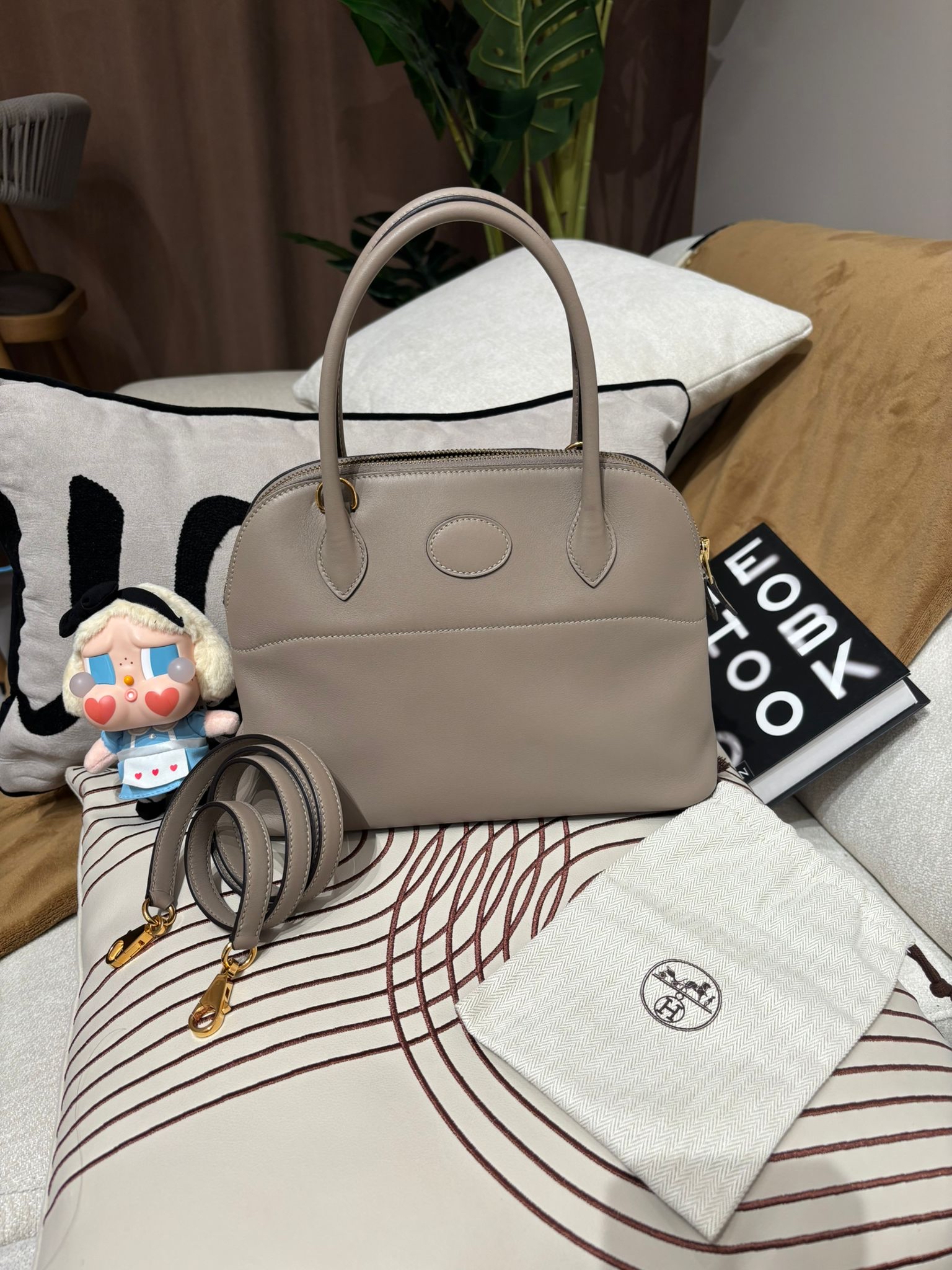 Hermes Bolide 27 Stamp A 銀行灰 100%Authentic, 98%New ✅Strap✅Dust bag