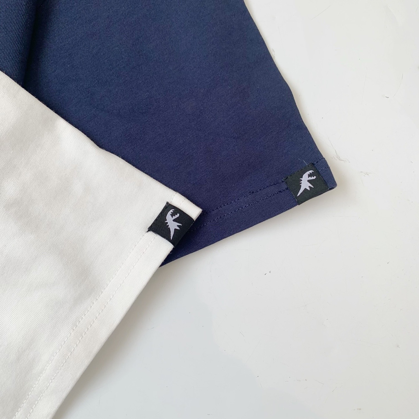 agnes b.前彩色恐龍印花短袖Tee