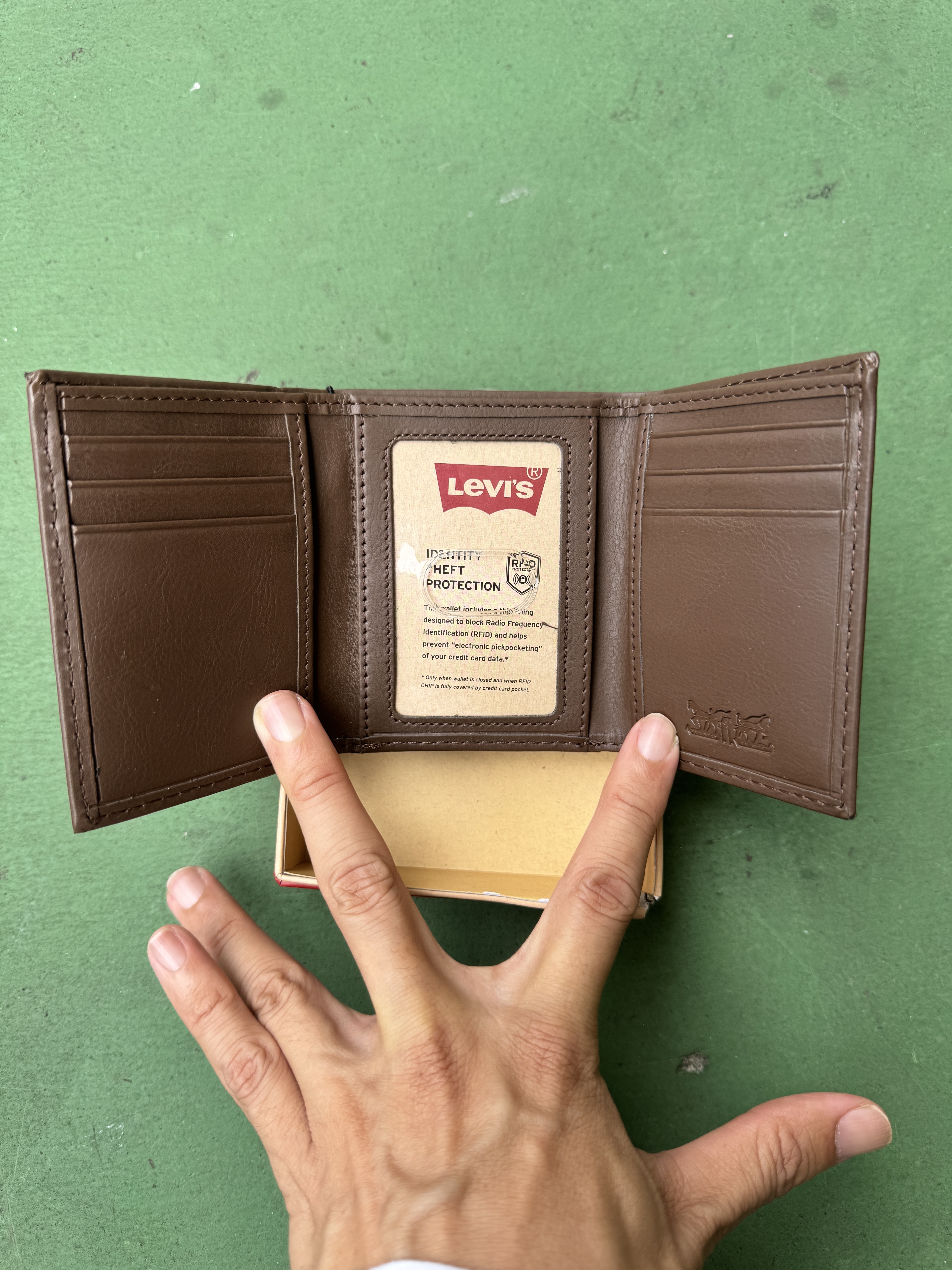 Levi’s 三摺式銀包 (香港現貨）