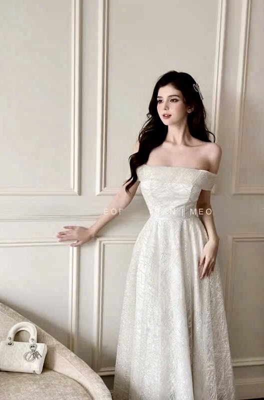 白色全蕾丝露肩連身裙（带胸贴）