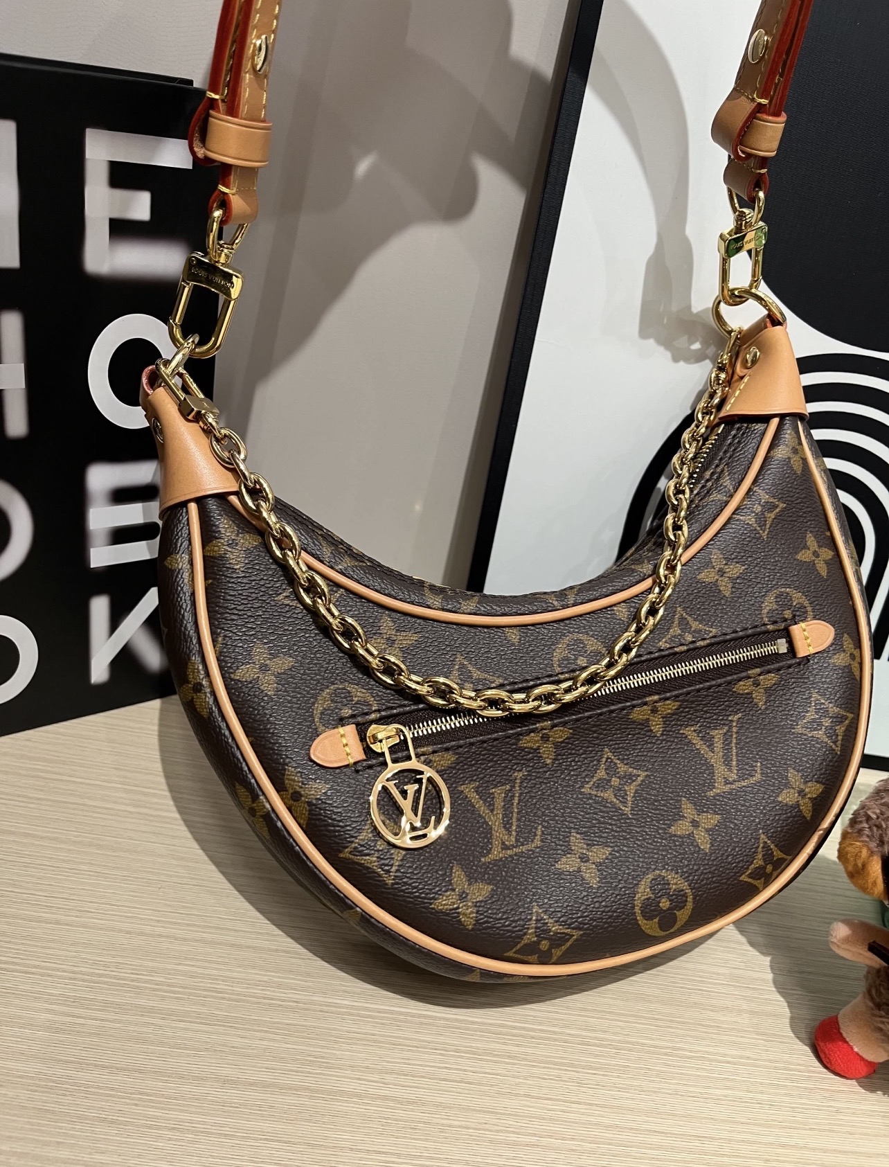 Lv loop hobo monogram M81098 ,100%Authentic, 98%new ✅Dust bag✅Box