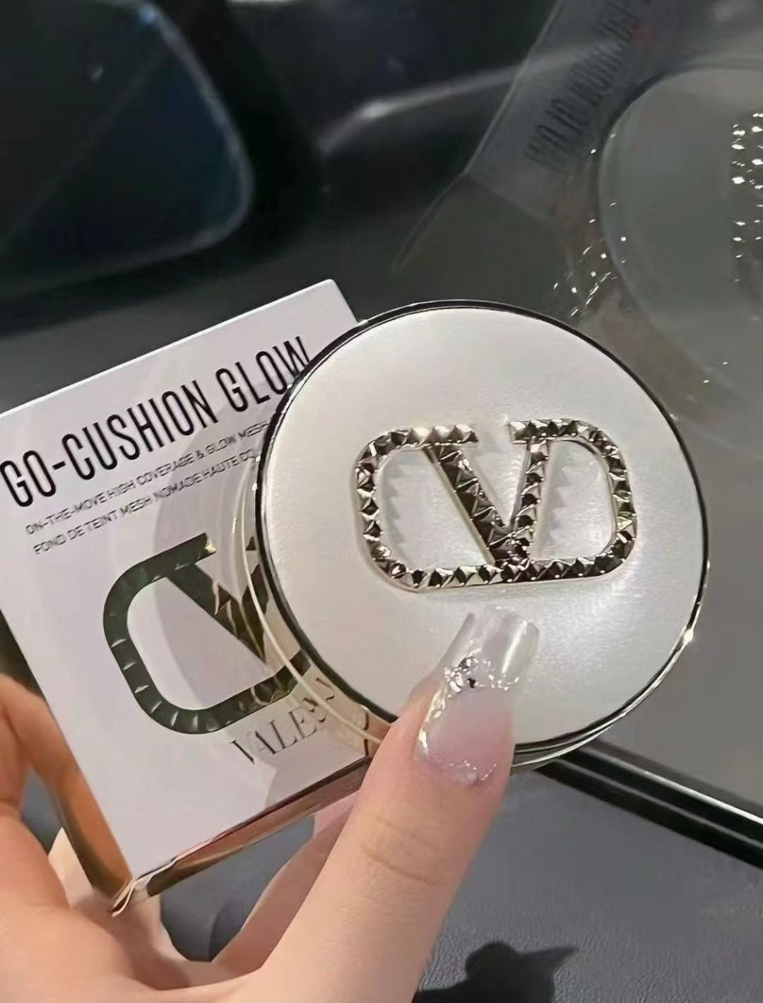 $360盒。香港專櫃 Valentino 華倫天奴白氣墊 （盒+芯）原價$680