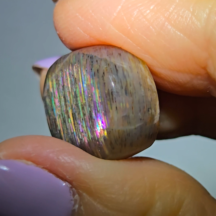 Rainbow meteor shower sunstone cabochon - SM111