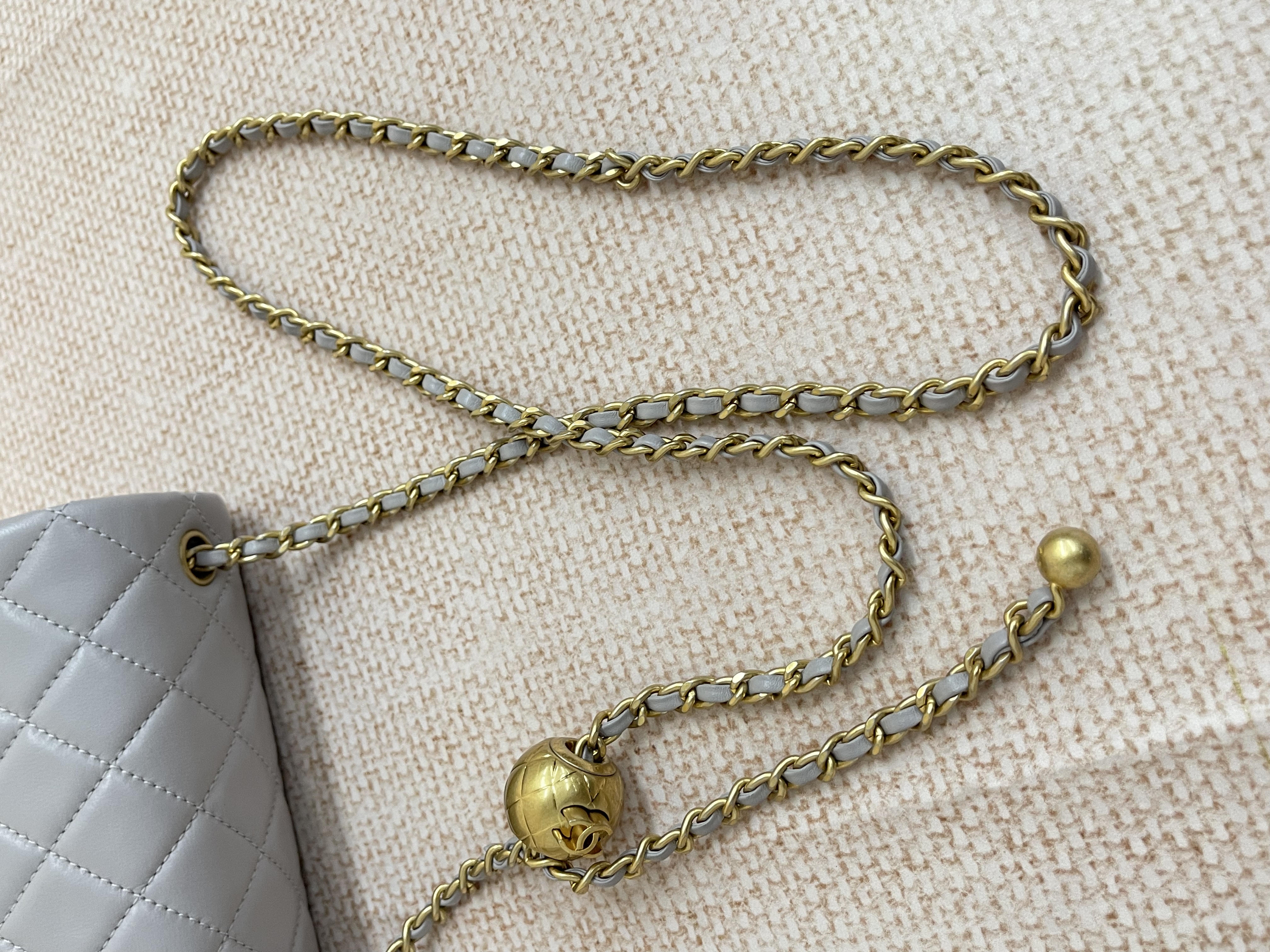 Pre-owned Chanel Square Pearl Crush / Product Code: 26042701