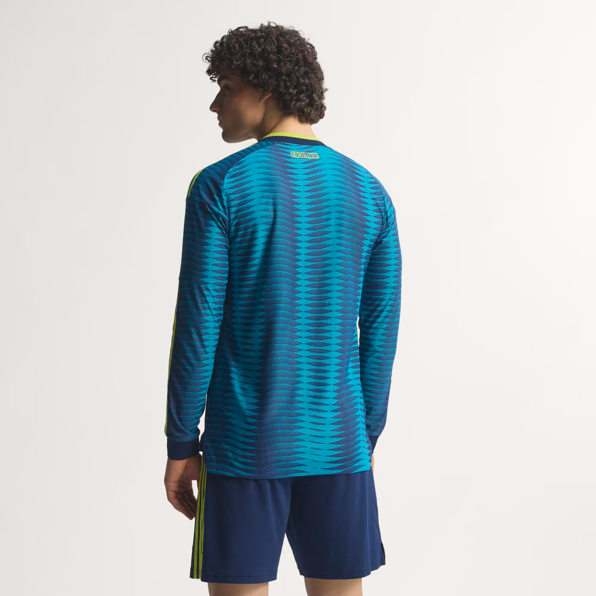 🌊兩大洋色彩交匯 Adidas Colombia 哥倫比亞 2026-27 作客長袖球員版球衣 (可加印字章) JZ8805