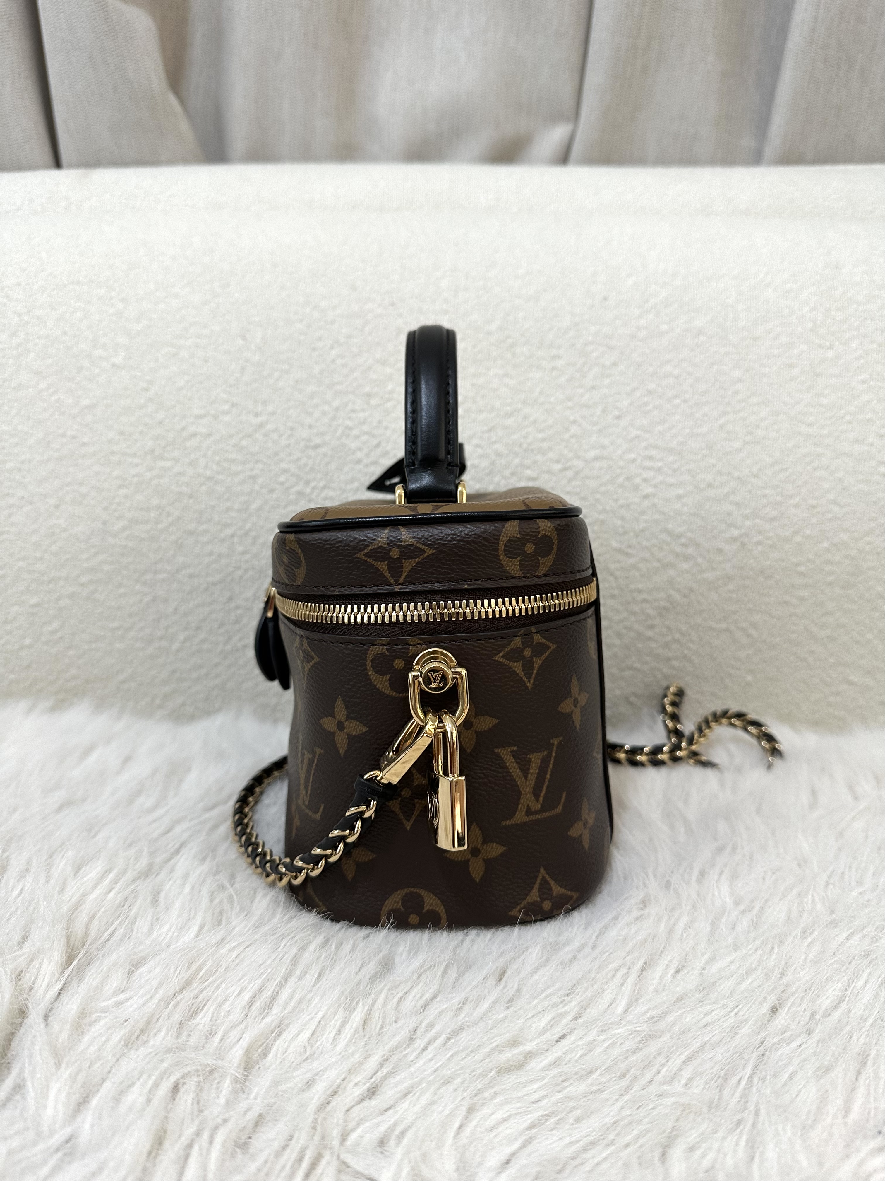 Pre-owned Louis Vuttion Vanity PM Monogram Reverse Canvas /  Product Code: 26022110