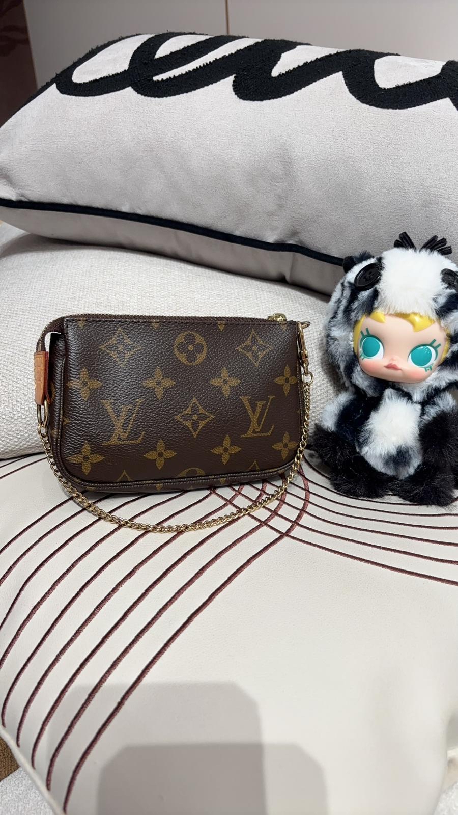 Lv mini pochette Monogram ,100%Authentic,95%New ✅Dust bag
