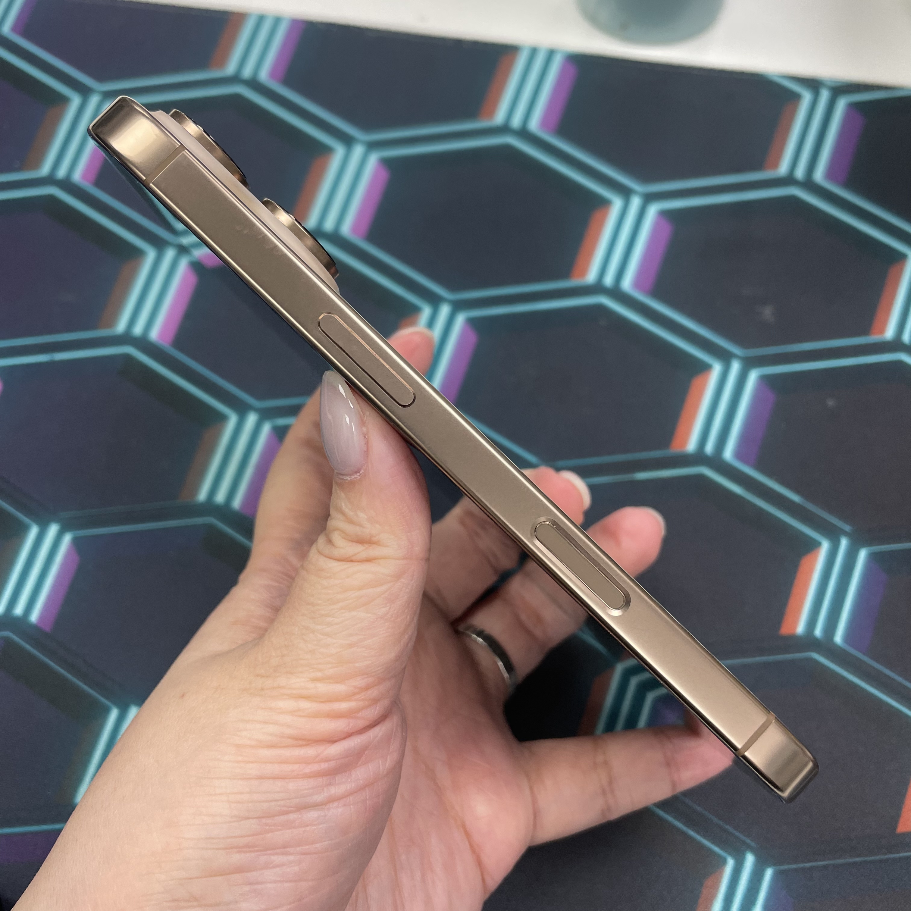 *6495 16 pro 完美機 512GB 電88 沙色 gold