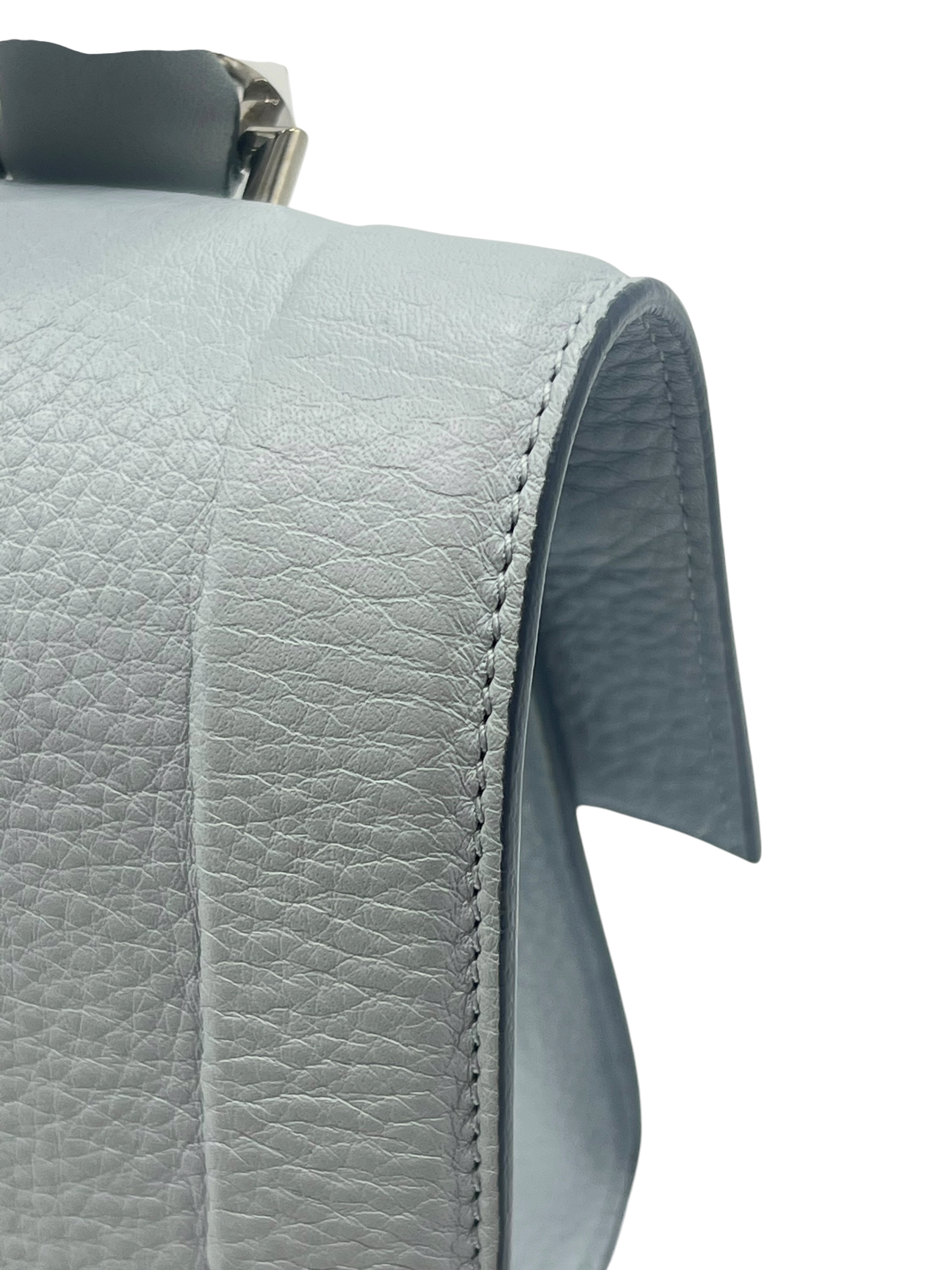 Pre-Owned GIVENCHY Shark / Product Code: 26051516