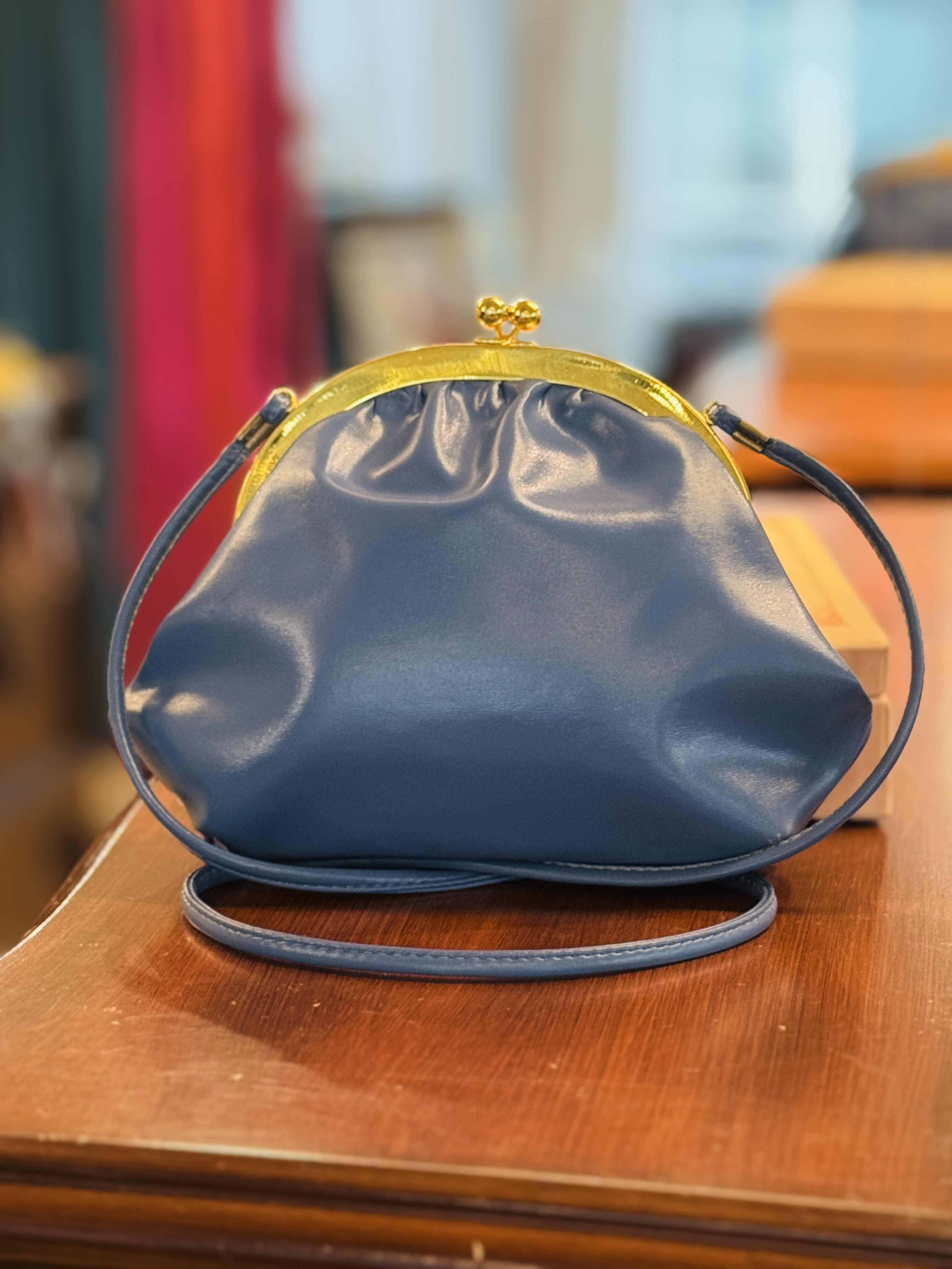 Vintage C.a. 1980s Sky Blue Faux Leather Kisslock Shoulder Bag (MT2509)