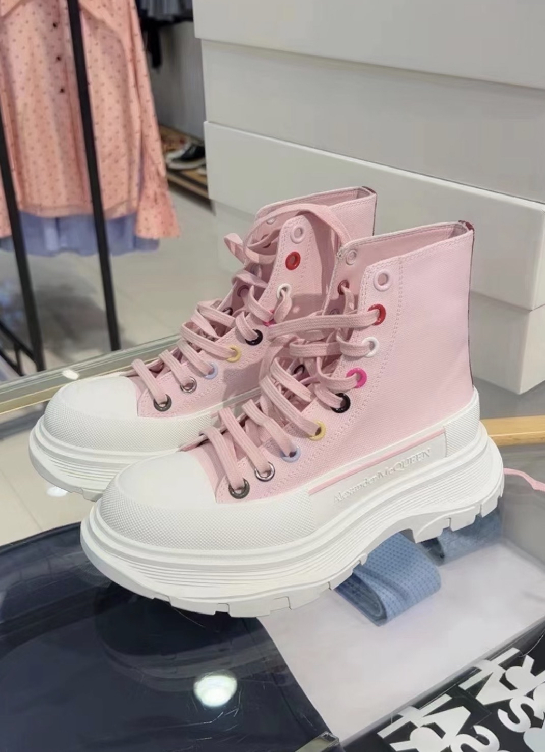 清貨價‼️訂定新年着📮McQueen Tread sneaker  Size 36/36.5/37/38/40