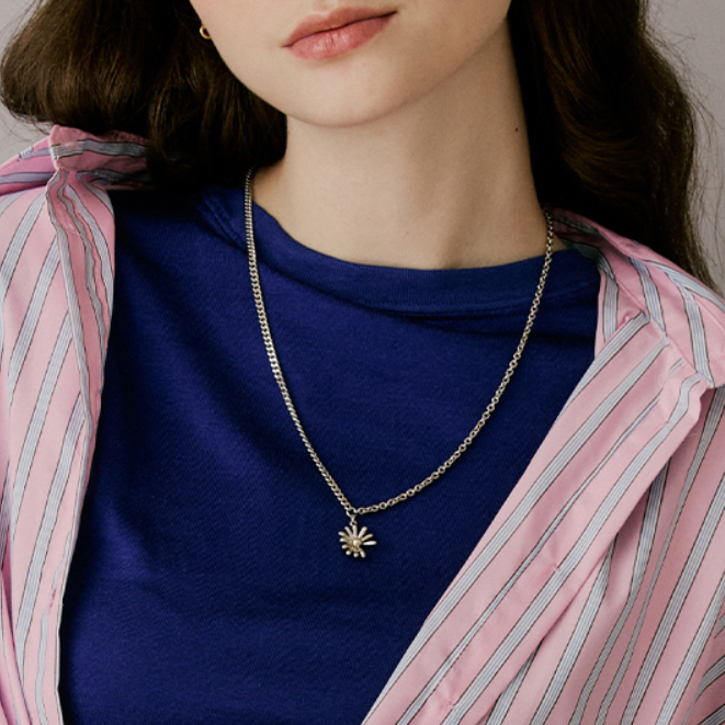 [VINTAGE HOLLYWOOD] Flutter Daisy Necklace