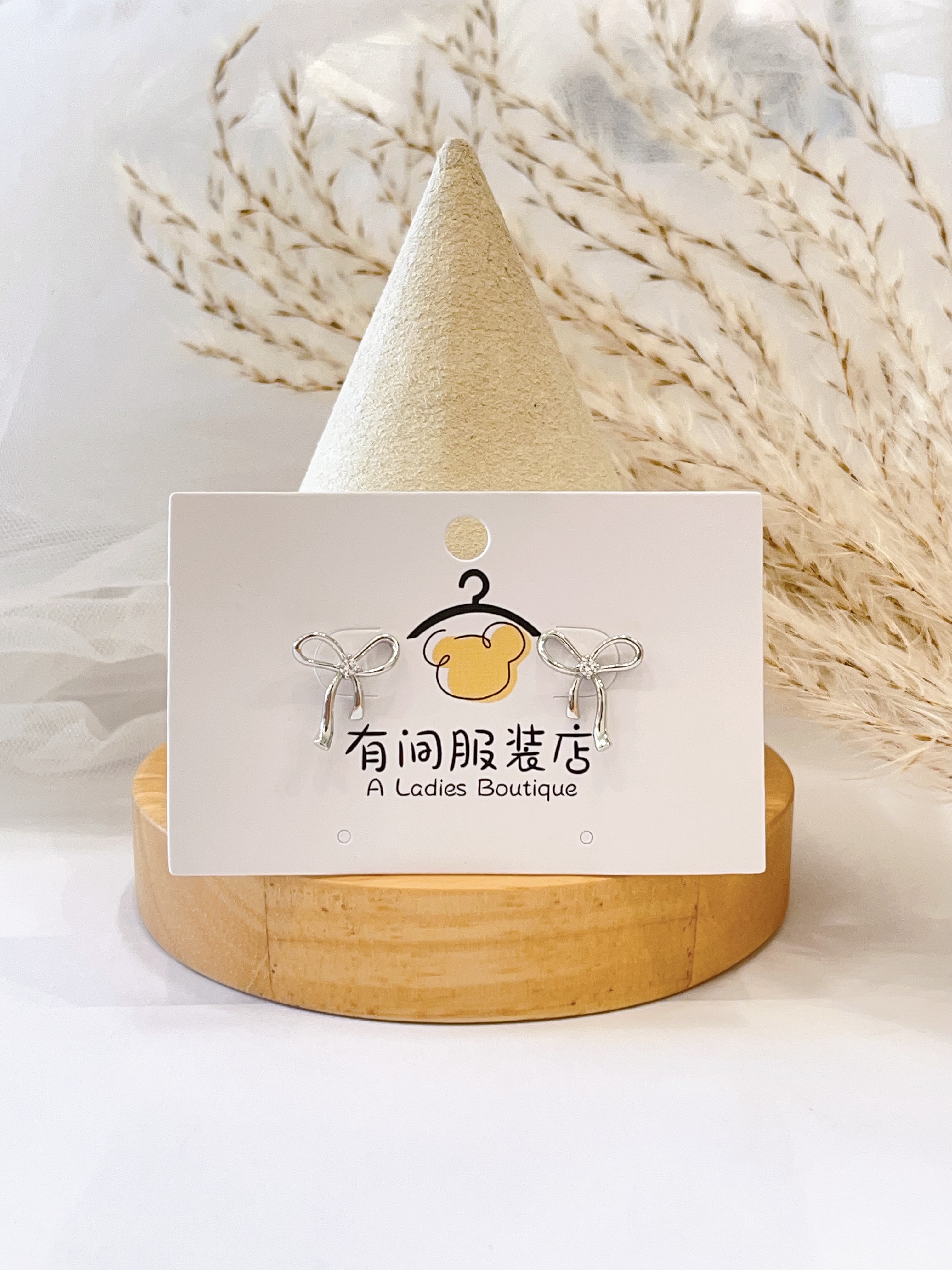 简约银色线条蝴蝶结耳环