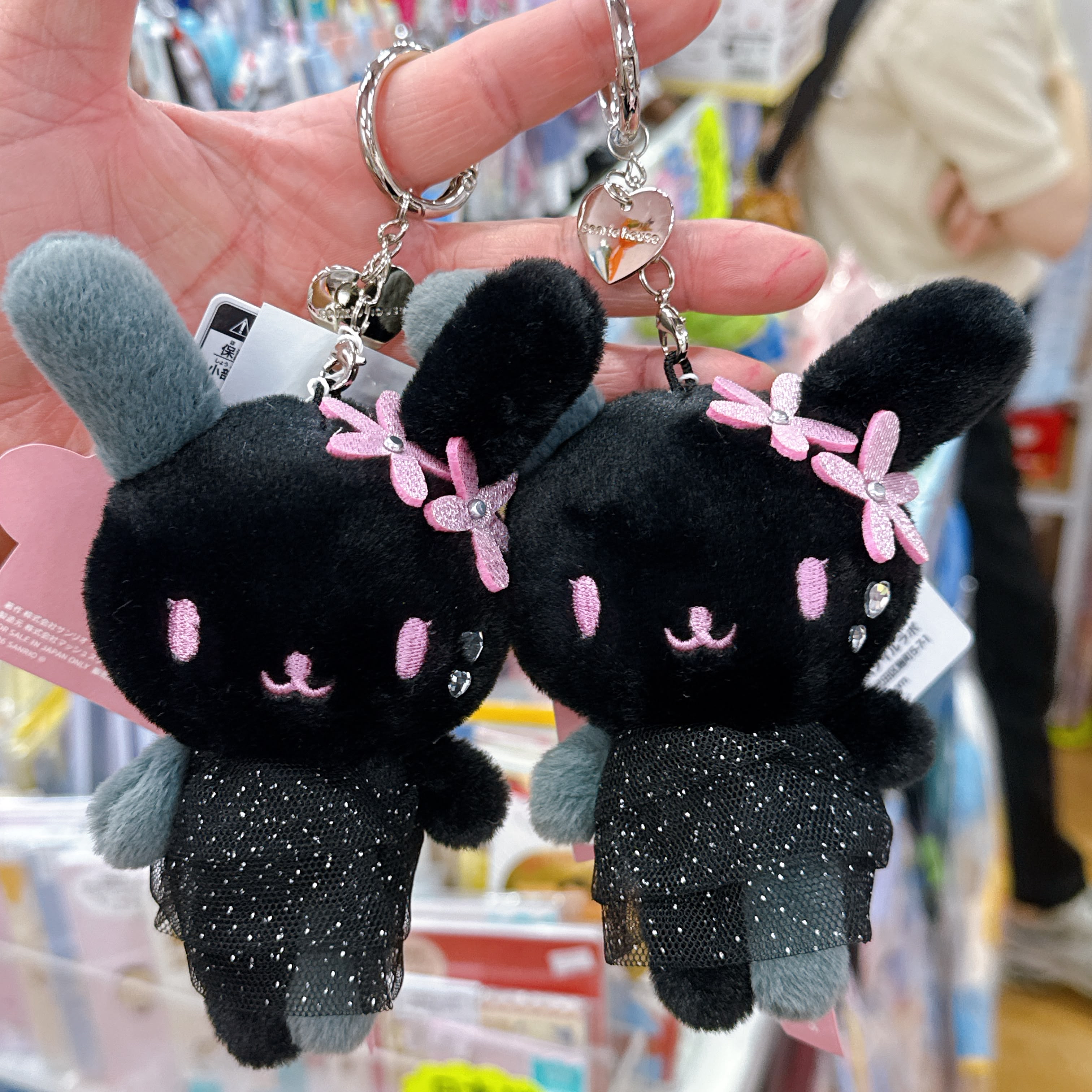 日本直送日本限定BLACK PINK系列，Hello Kitty Melody Kuromi Usahana 公仔掛飾