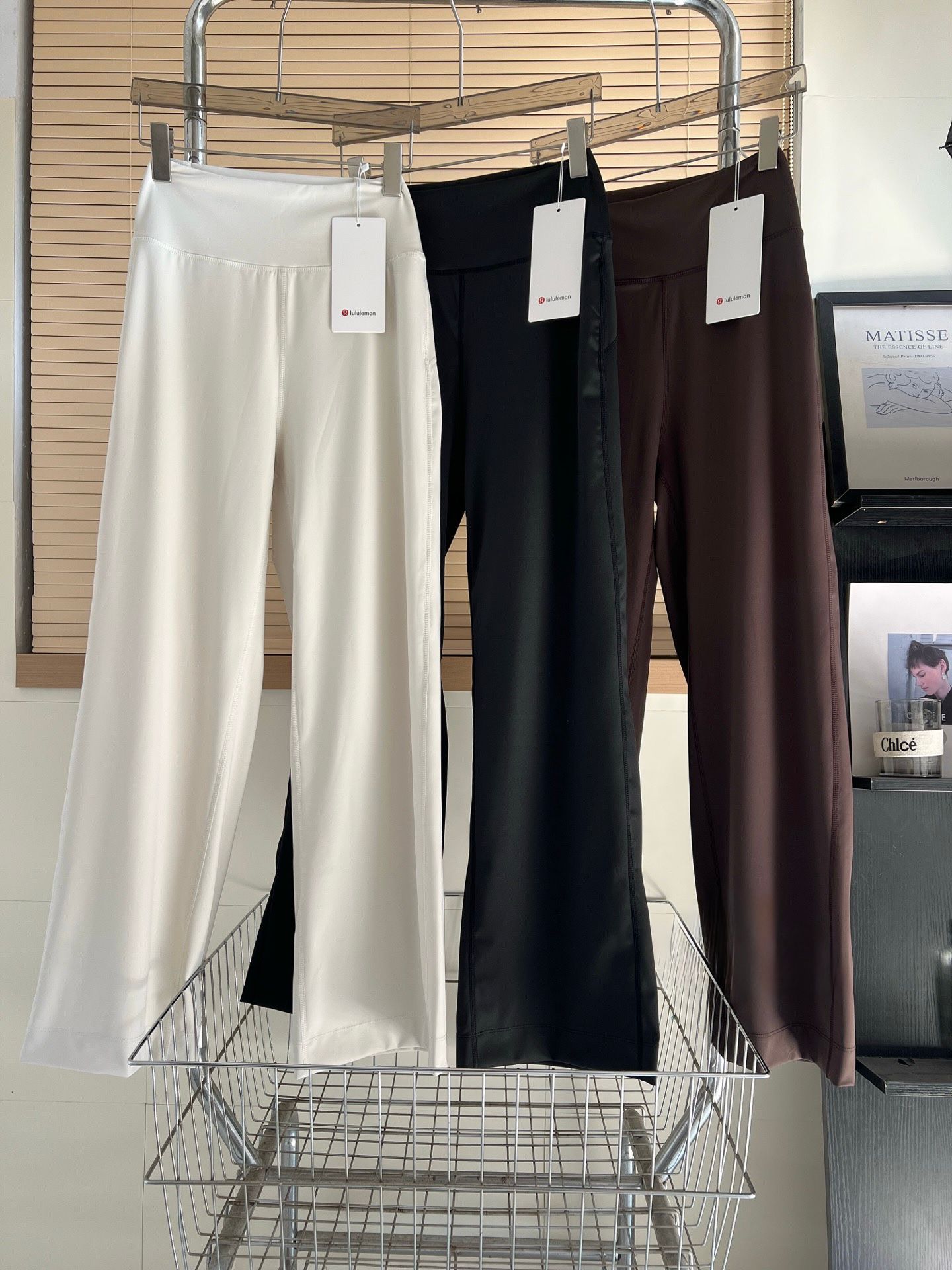 $85條，2條起$75條。lulu口袋瑜伽闊腿褲