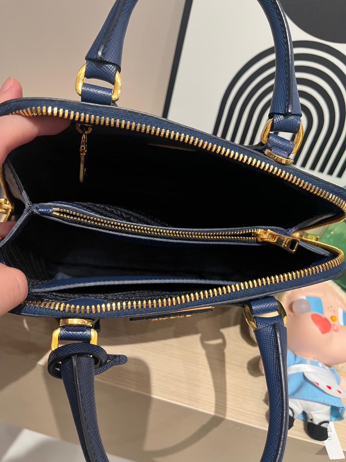 Prada 2way shoulder bag calfskin 100%Authentic,99%new ✅Strap✅Dust bag