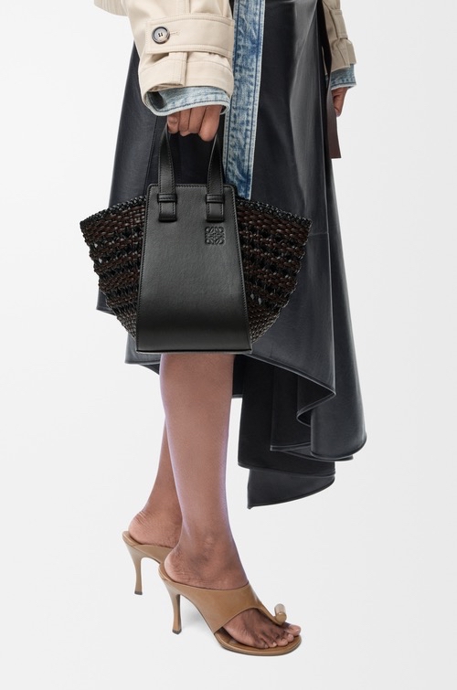 Loewe 女士 Hammock单肩包均码码20.8cm*14.4cm*19.5cm 