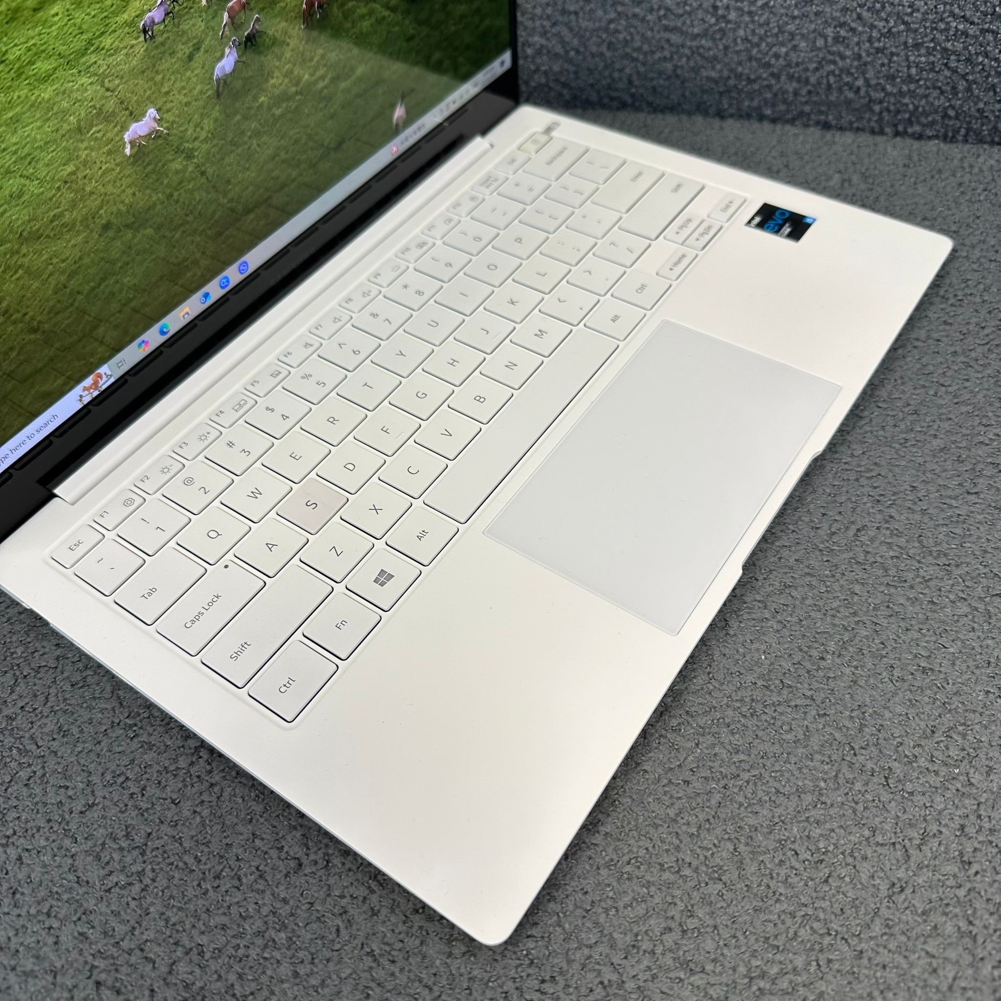 (超輕超薄Samsung文書機🔥）Samsung Galaxy i5-1135G7/16GB Ram/512GB SSD超薄邊框/ Notebook / Laptop / Gaming Laptop /三星 / win10 / Win11 / office / Netflix / Office / YouTube 