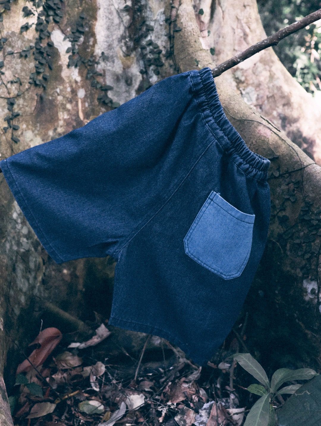 $88件。2件起$78件。山系撞色拼接牛仔短褲