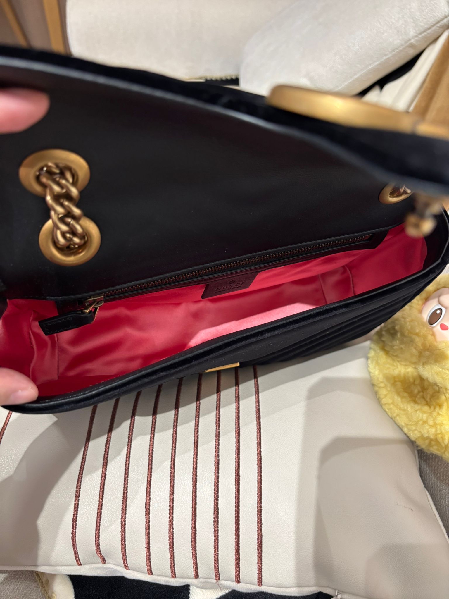Gucci gg marmont flap 26cm velvet  100%Authentic ,98%new ✅tap ✅dust bag  