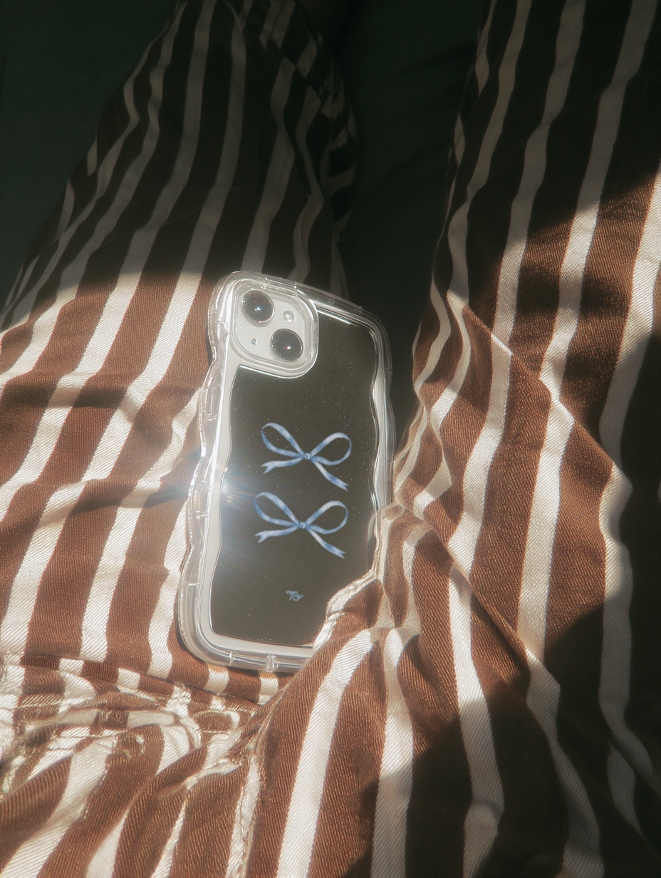 【Silky Blue Ribbon(S)】波浪邊框鏡面 iPhone Case