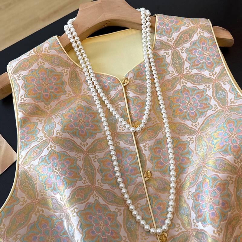 B101(0193) 新中式国潮圈型花重工提花前排珠子波浪下摆粉马甲上衣