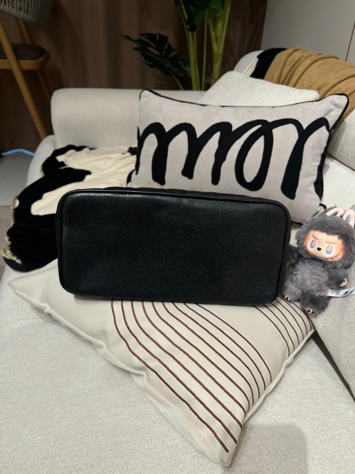 Chanel 黑色魚子醬牛皮希爾頓包，Vintage 絕版 100%Authentic ,95%new✅14Card ✅Dust bag