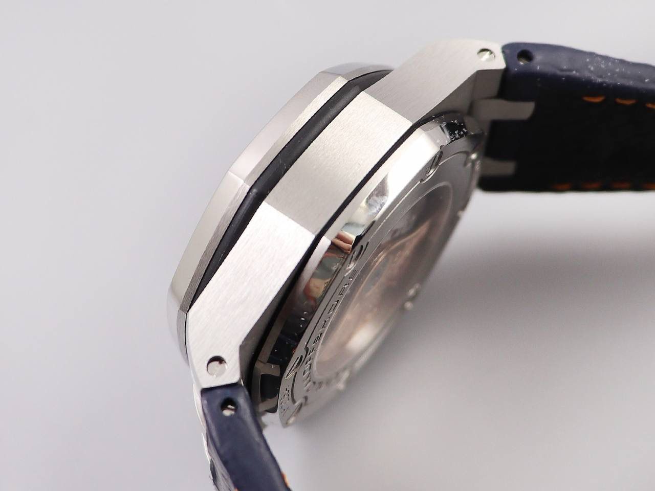 A P26470st蓝天白云V2版经典a p计时款式之一 搭载复刻原版3126机芯 直径42mm 厚度15.6mm 🔥注：JF的所有3126机芯系列是目前市面上壳身最薄和复刻程度最强的版本🔥🔥